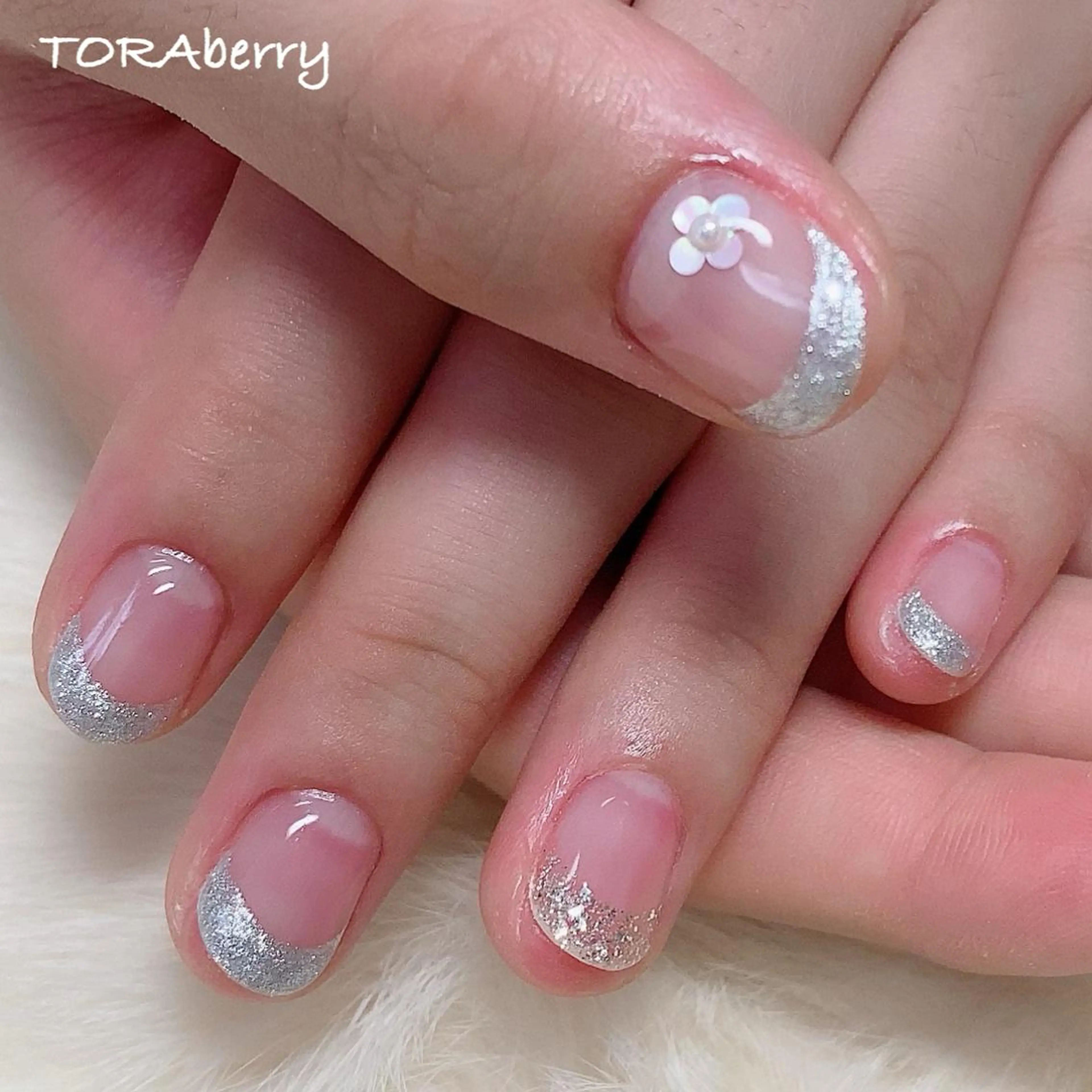 ネイル シルバー ハンドネイル ネイリスト なつみのネイルデザイン