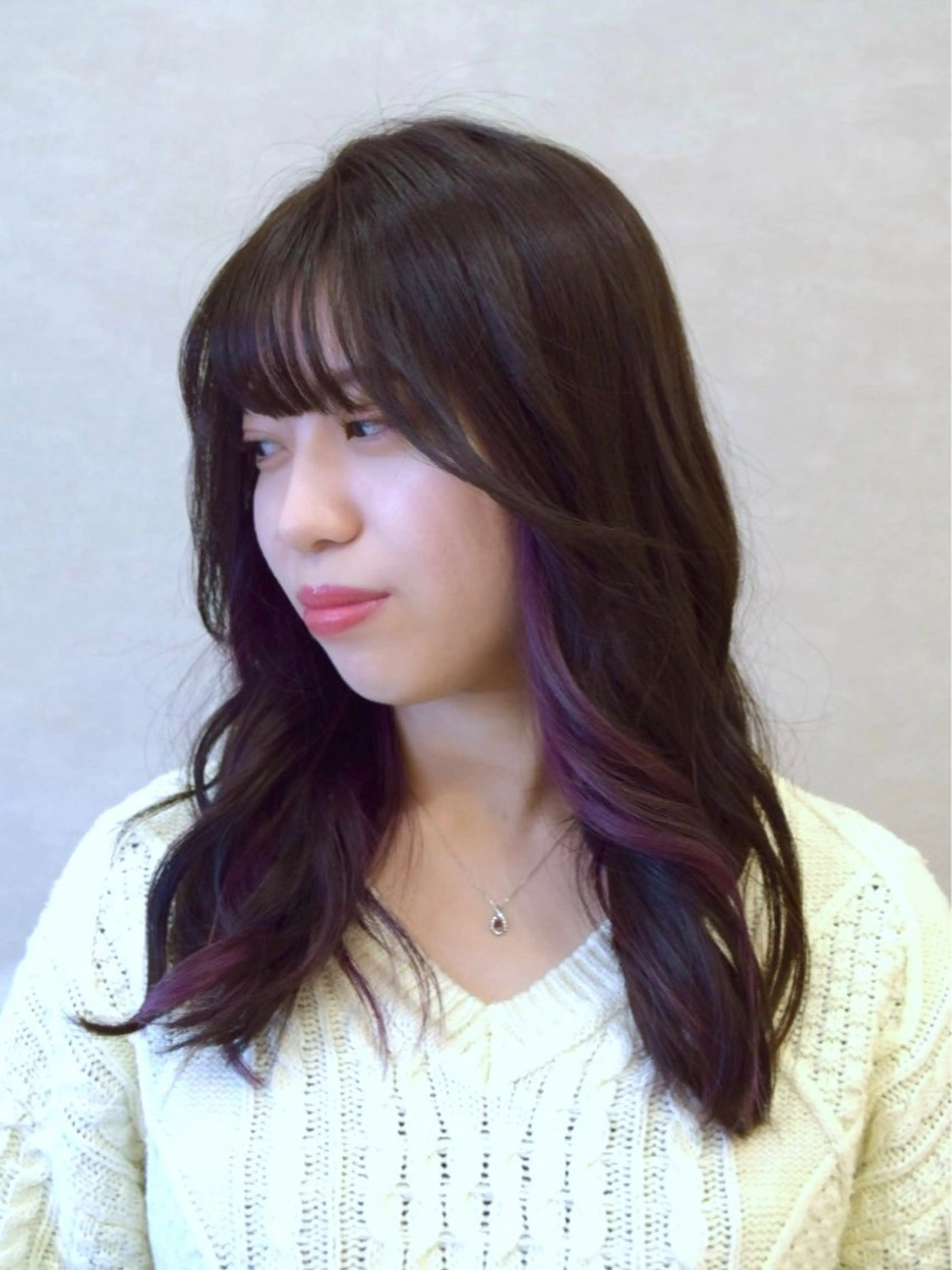 ミディアム カラー ブリーチ ブラウンカラー ダークブラウン インナーカラー パープルカラー 小川 泉美のヘアスタイル