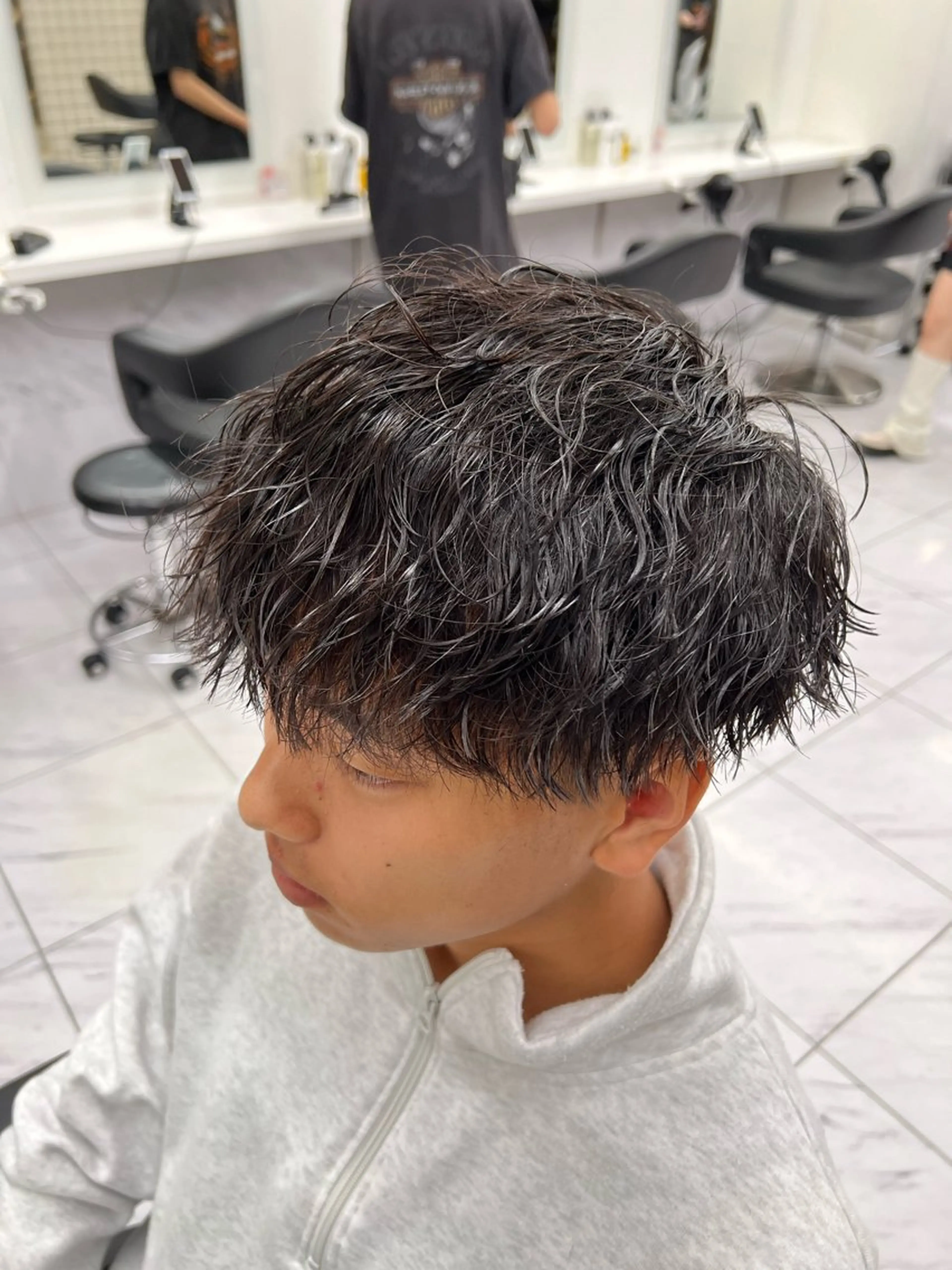 ショート カラー パーマ メンズ カット パーマ 韓国レイヤーカット /ダブルカラーのヘアスタイル