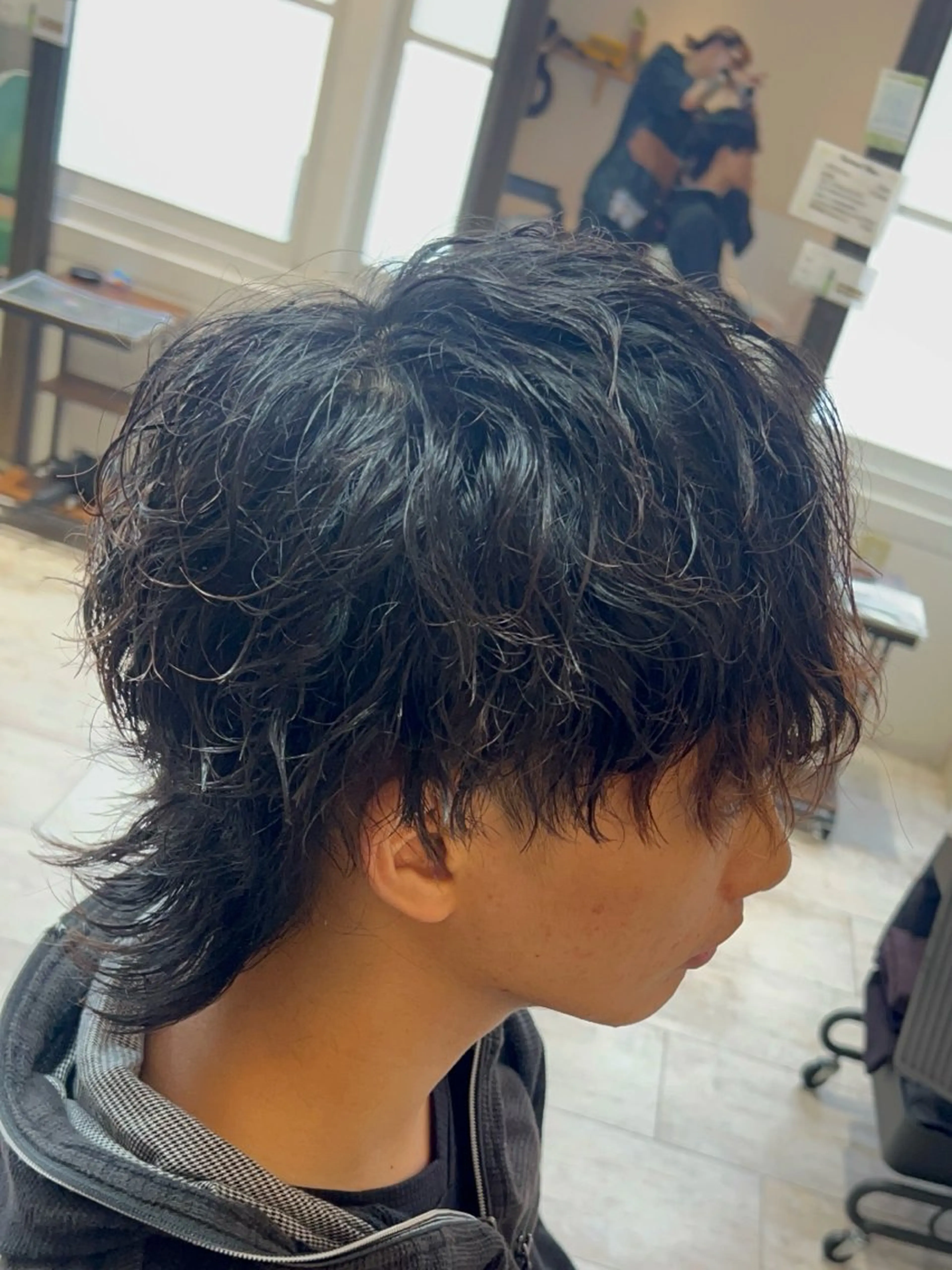 セミロング パーマ メンズ 難波/メンズウルフ・ フェザーパーマ鶴田文のヘアスタイル
