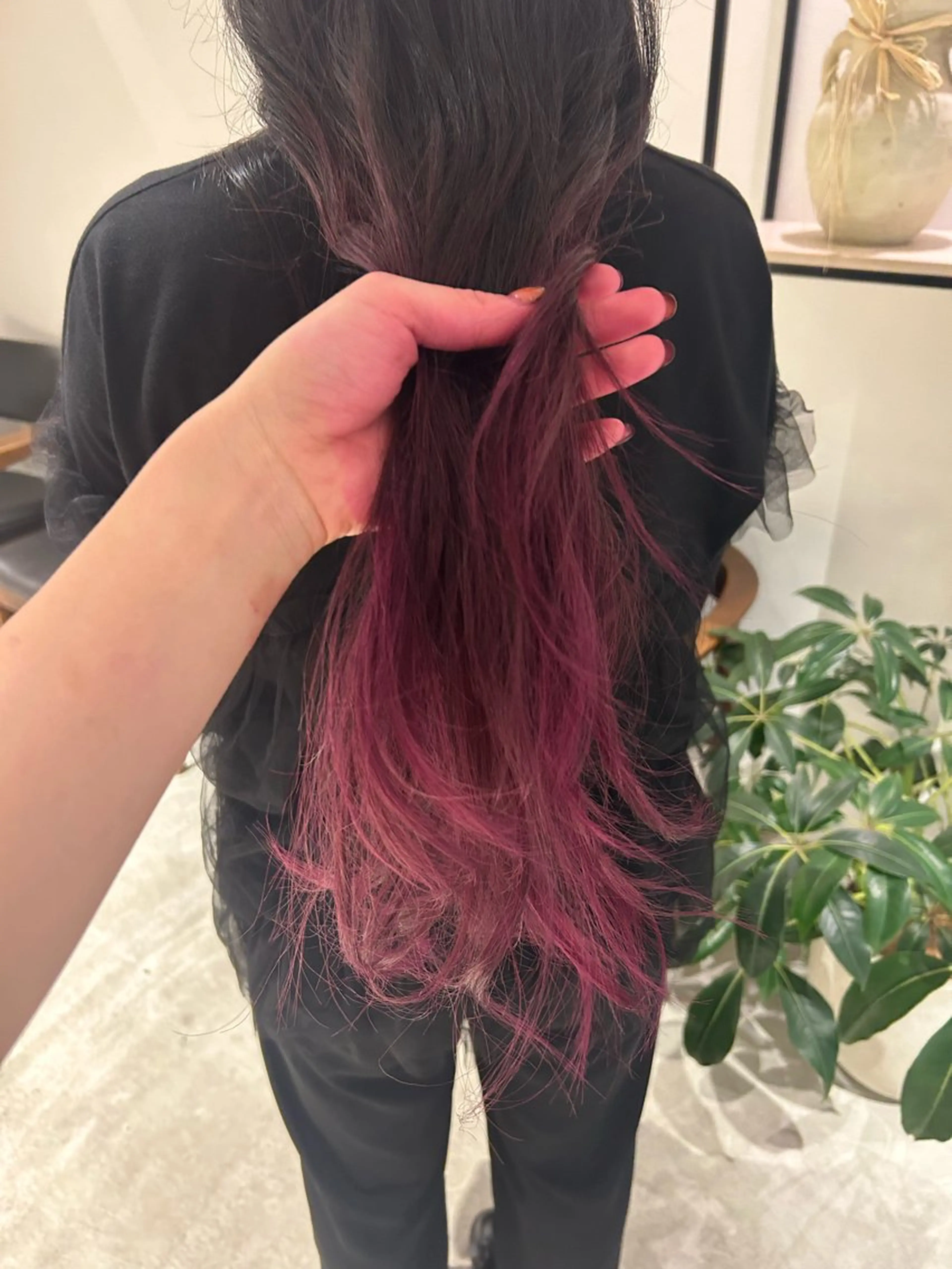 ロング カラー カシス ピンクカラー SHEA.aoyama所属・似合わせカット 奥村陽花のヘアスタイル
