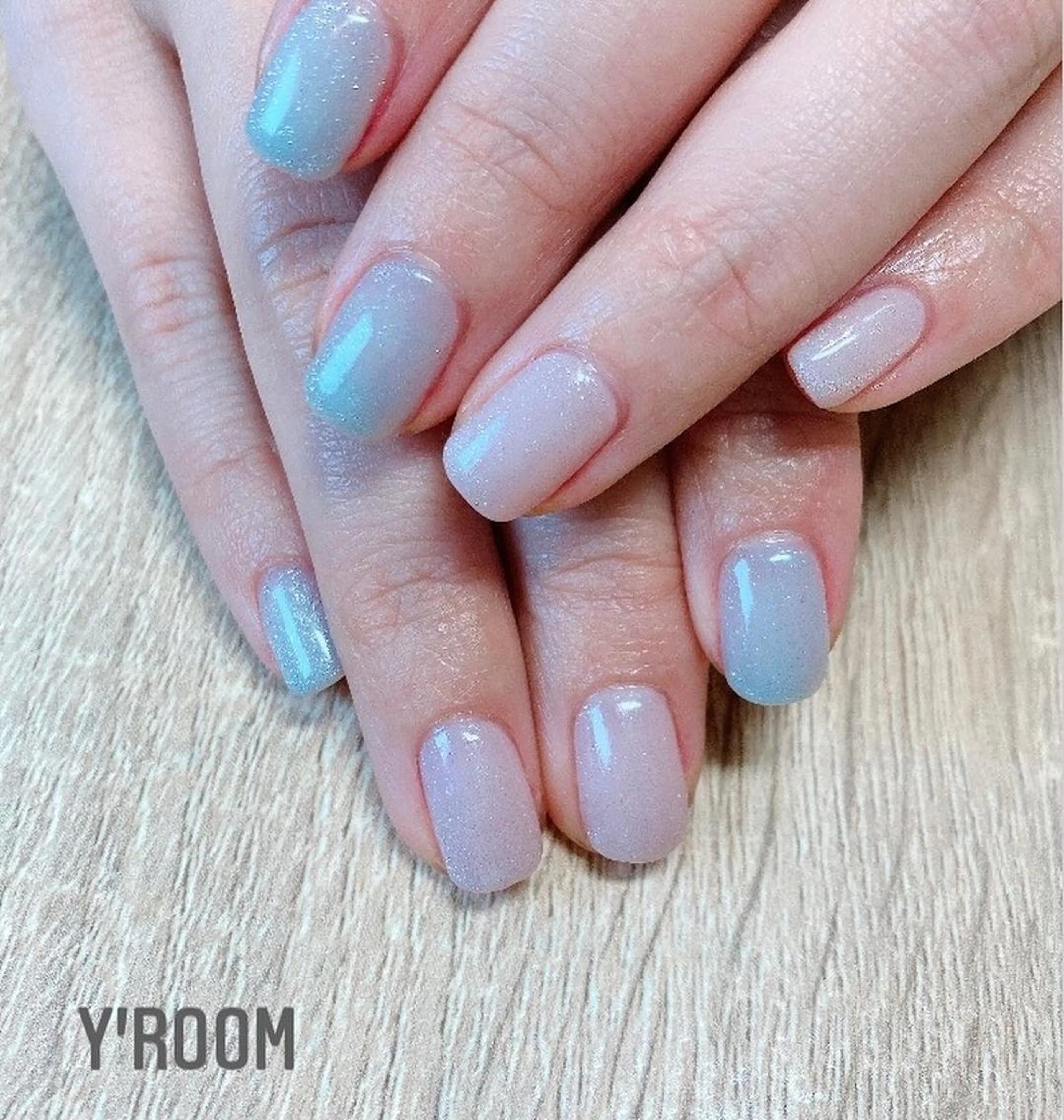 ネイル オーロラネイル フラッシュネイル フットネイル ジェルネイル 氷ネイル・うるうるネイル YUKA （ネイリスト）のネイルデザイン