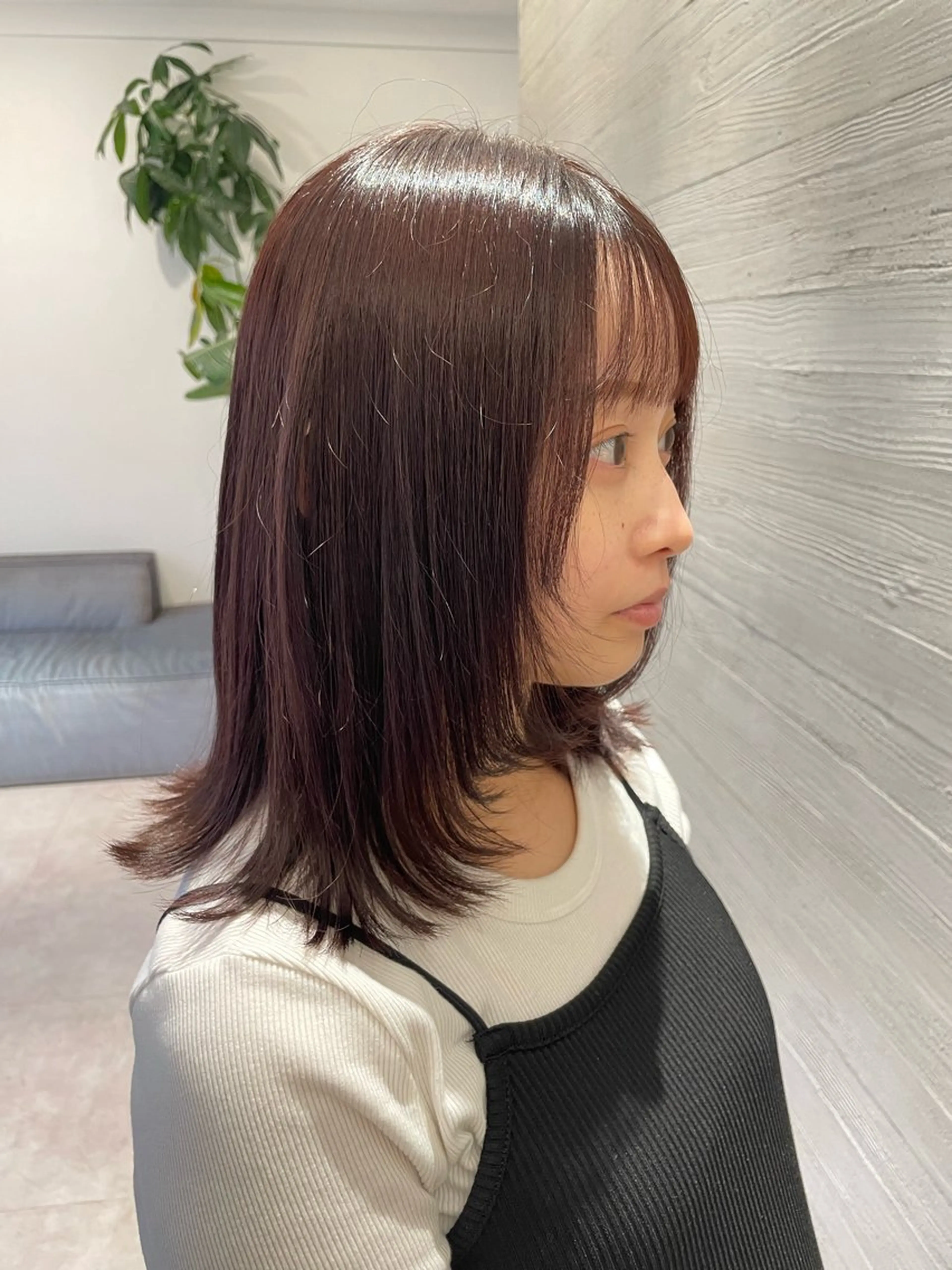 ミディアム ミディアムレイヤー レイヤーカット カット ヘアカラー NEST by chord （ネストバイコード）所属・🤍関根 朋香🤍のヘアスタイル