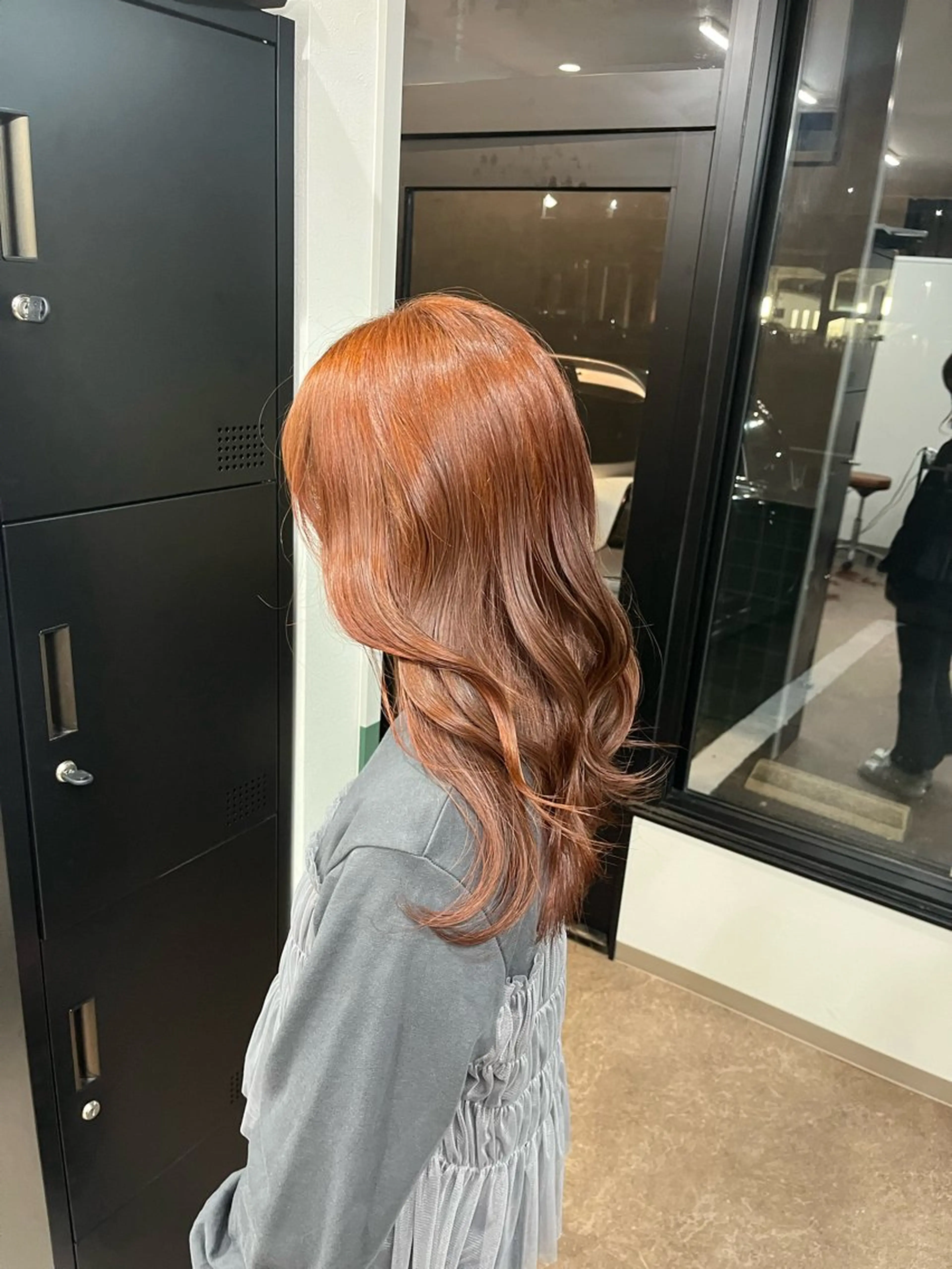 ロング カラー ブリーチ ダブルカラー ブリーチなしカラー オレンジ カット ヘアカラー 本木下朋花/髪質 改善×ダブルカラーのヘアスタイル