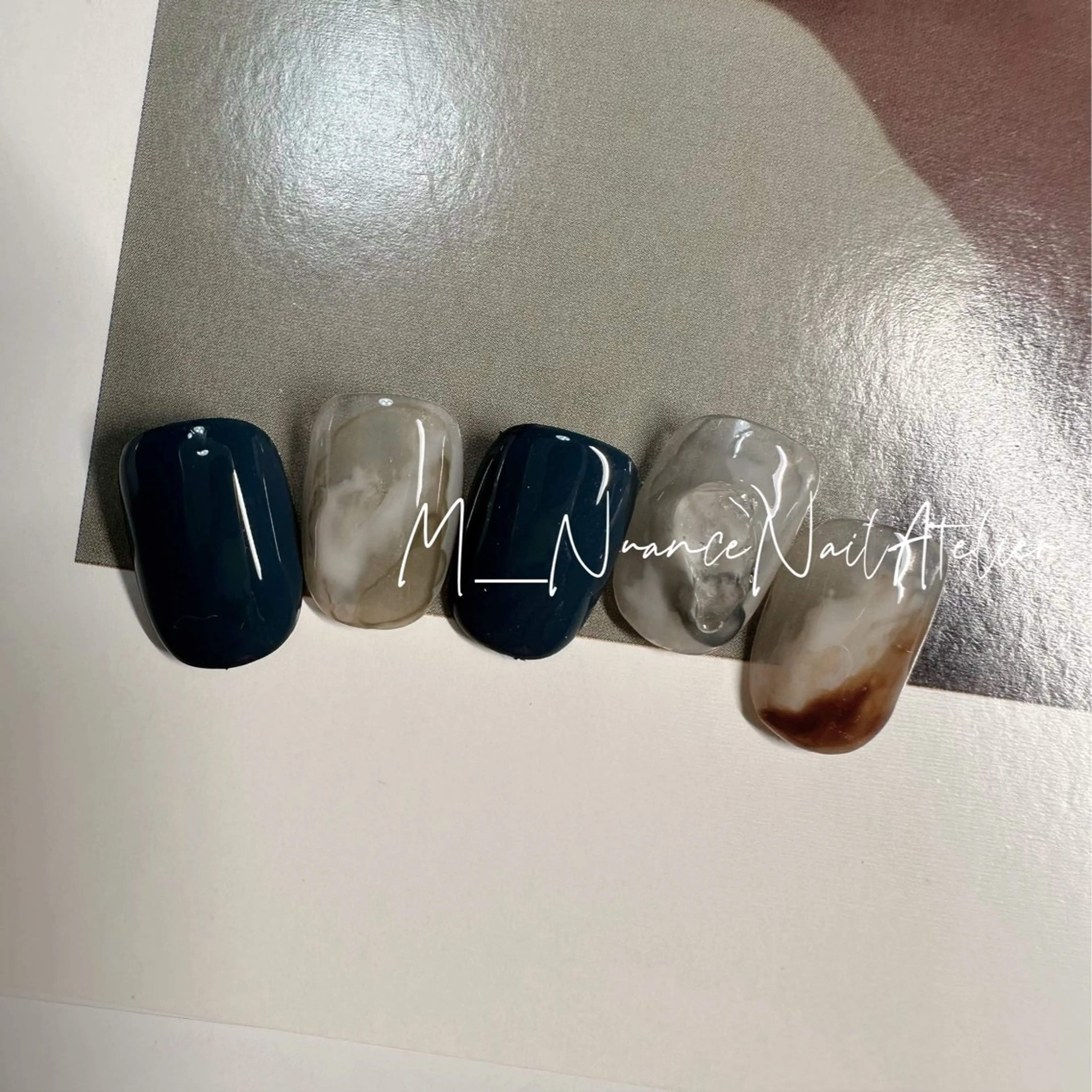 ネイル マグネットネイル ニュアンスネイル オフィスネイル シンプルネイル ハンドネイル GO TODAY横浜Solace店所属・M___nail atelierのネイルデザイン