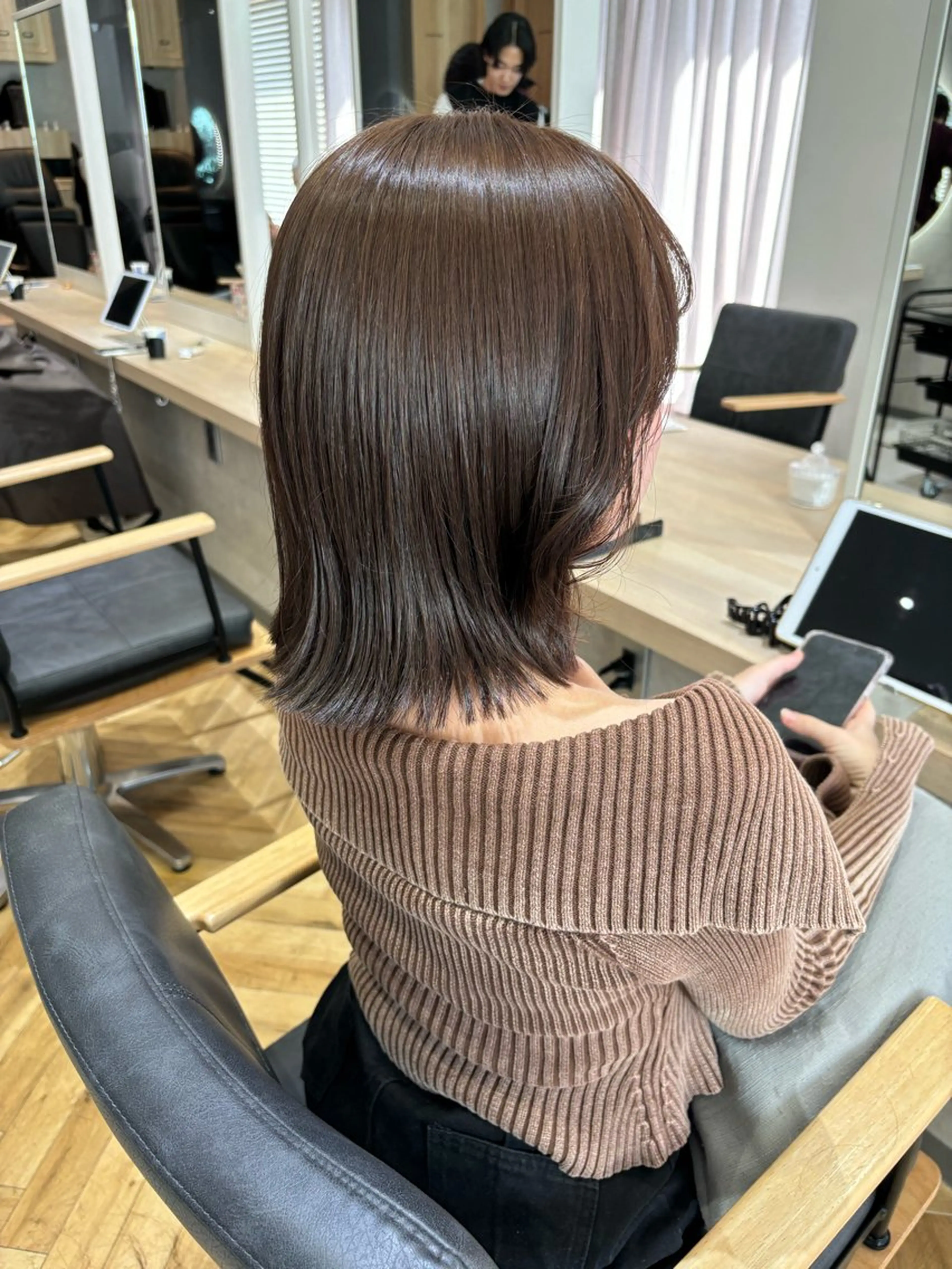セミロング 外ハネヘア Asumi 髪質改善のヘアスタイル
