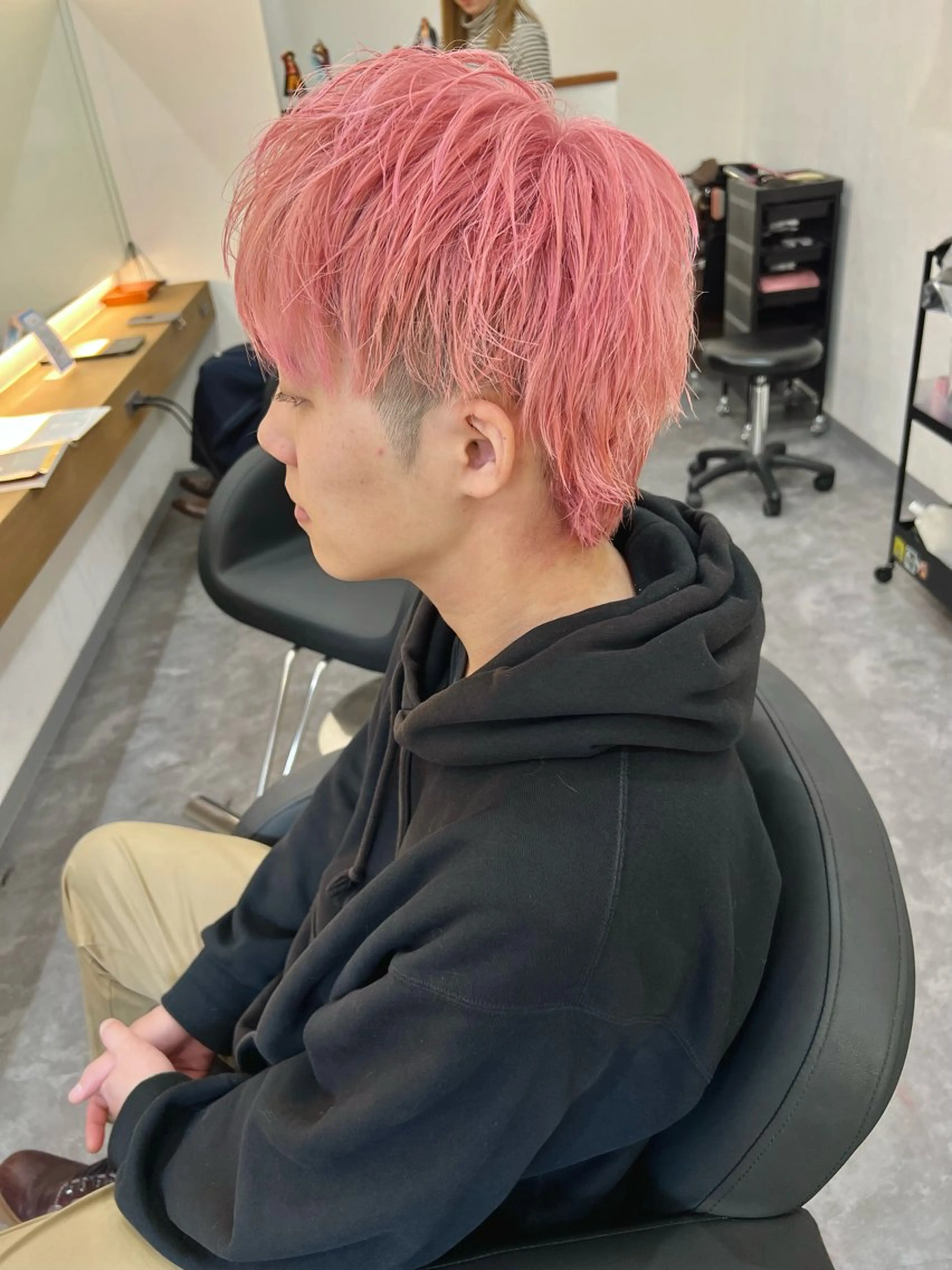 カラー メンズ ショートボブ メンズバレイヤージュ メンズブリーチ メンズハイライト メンズハイトーン カット ヘアカラー トリートメント ヘアセット hair terrace M所属・村岡 芽衣のヘアスタイル