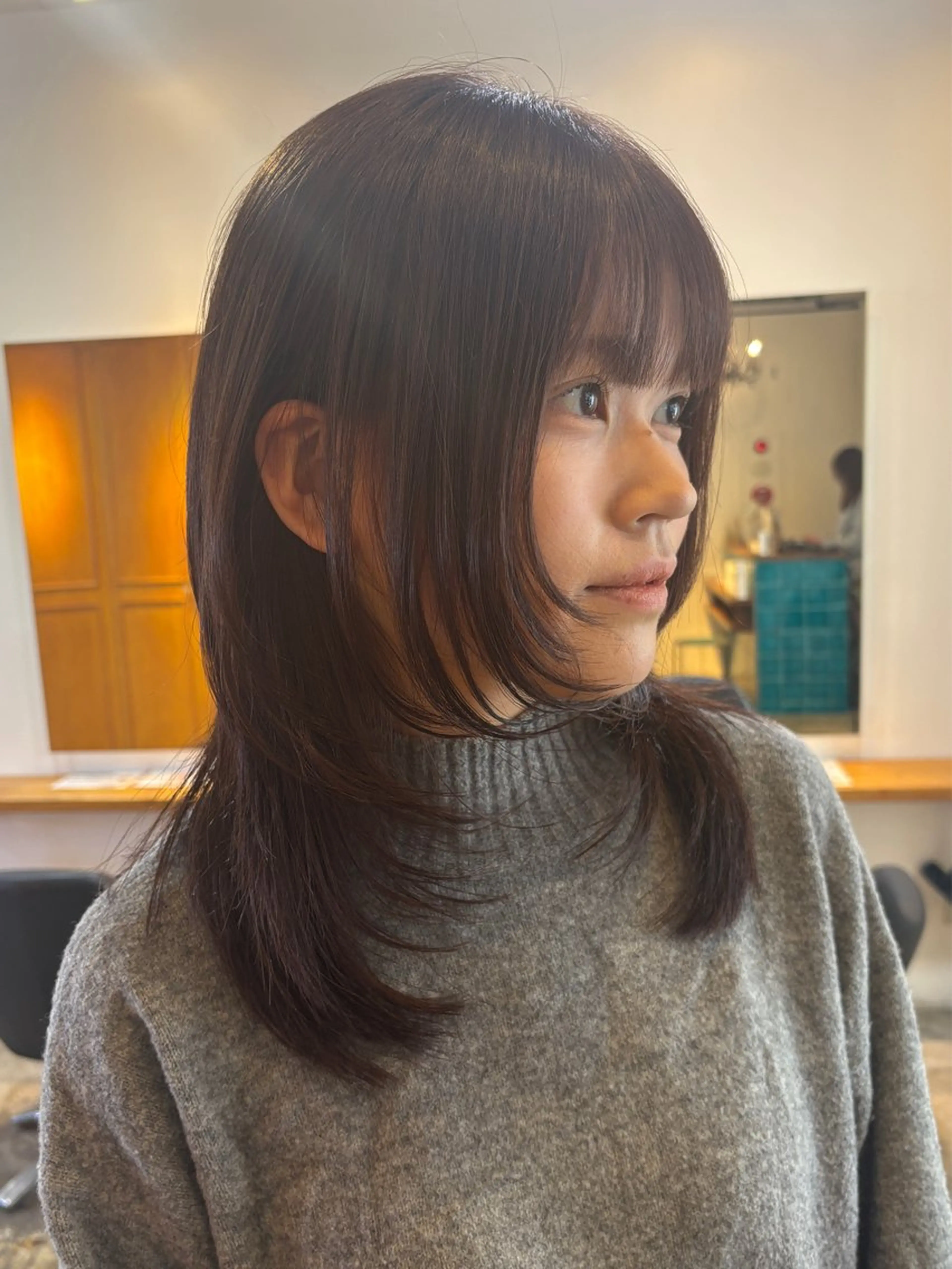 ミディアム カラー カット ヘアカラー トリートメント RIN／韓国ヘア レイヤーカットのヘアスタイル