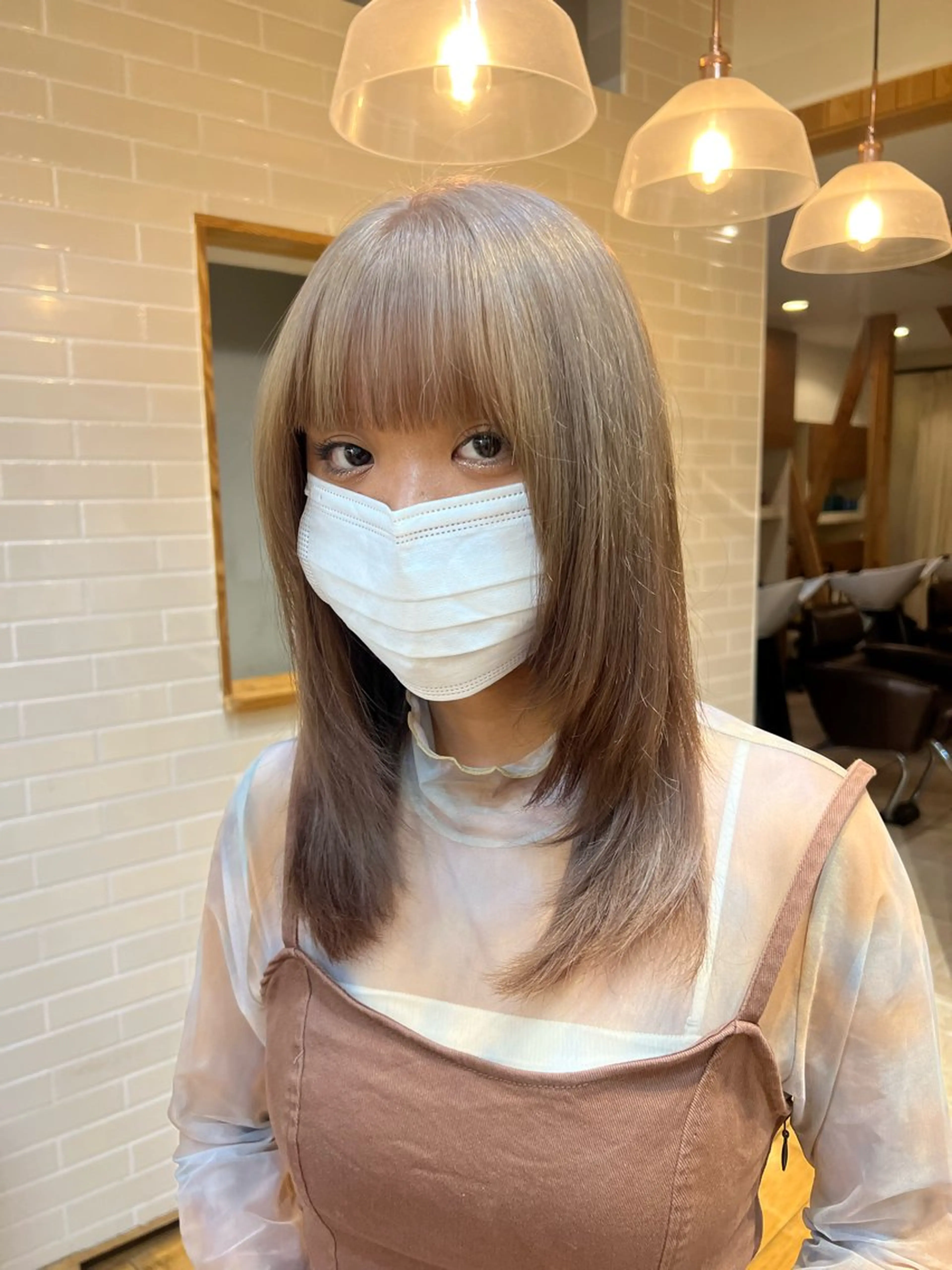 セミロング カラー ベージュカラー ブリーチ ヘアカラー ショート/パーマ/艶 カラー🎀　emiのヘアスタイル