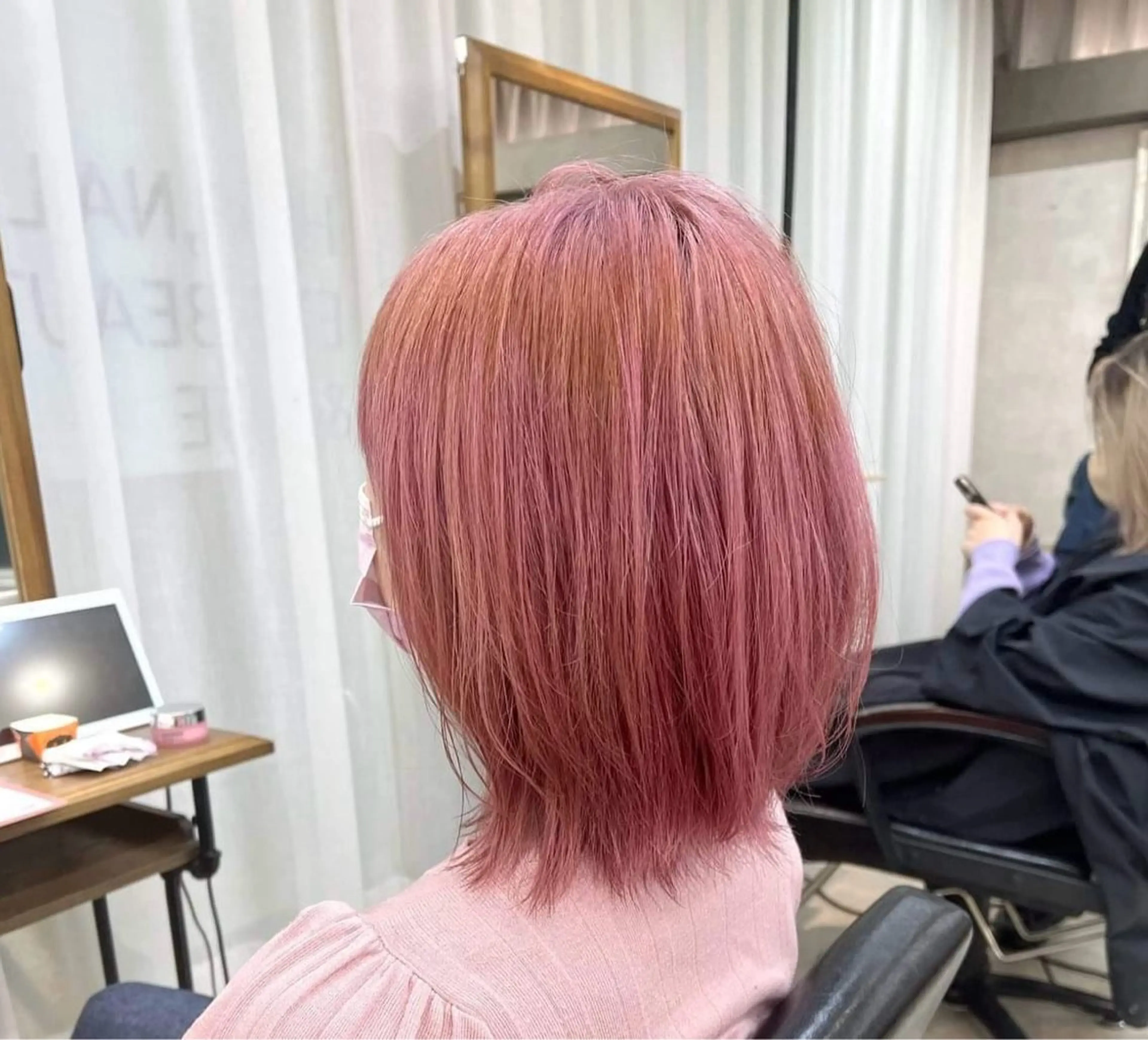 ショート カラー パーマ ボブ くびれヘア 外ハネヘア 森山 陽菜のヘアスタイル