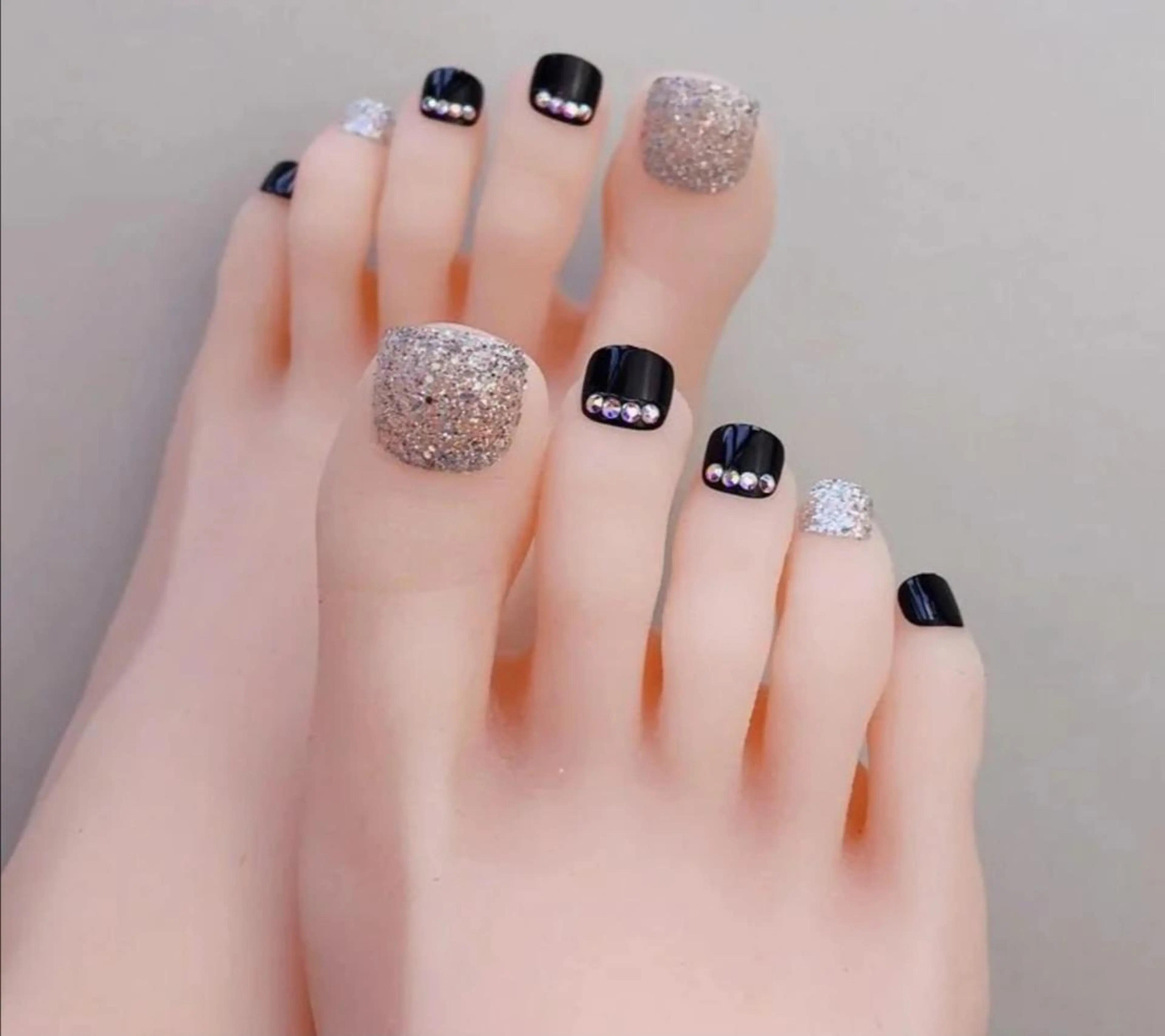 ネイル フットネイル キラキラネイル フットネイル Ali 新小岩 ネイル専門のネイルデザイン