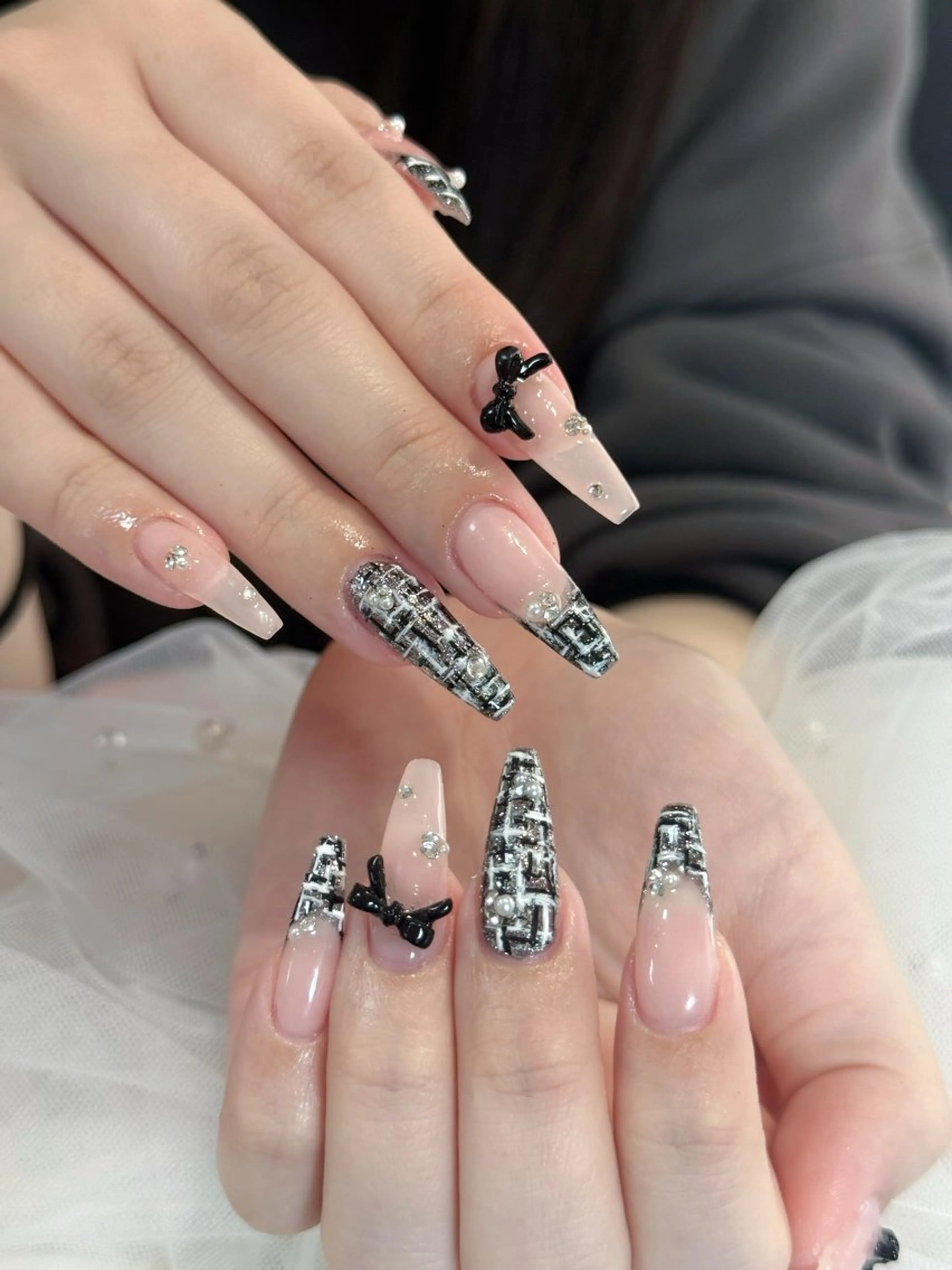 ネイル ボルドー ブラウン チークネイル ドット フットネイル ハンドネイル Julli NailStudioのネイルデザイン