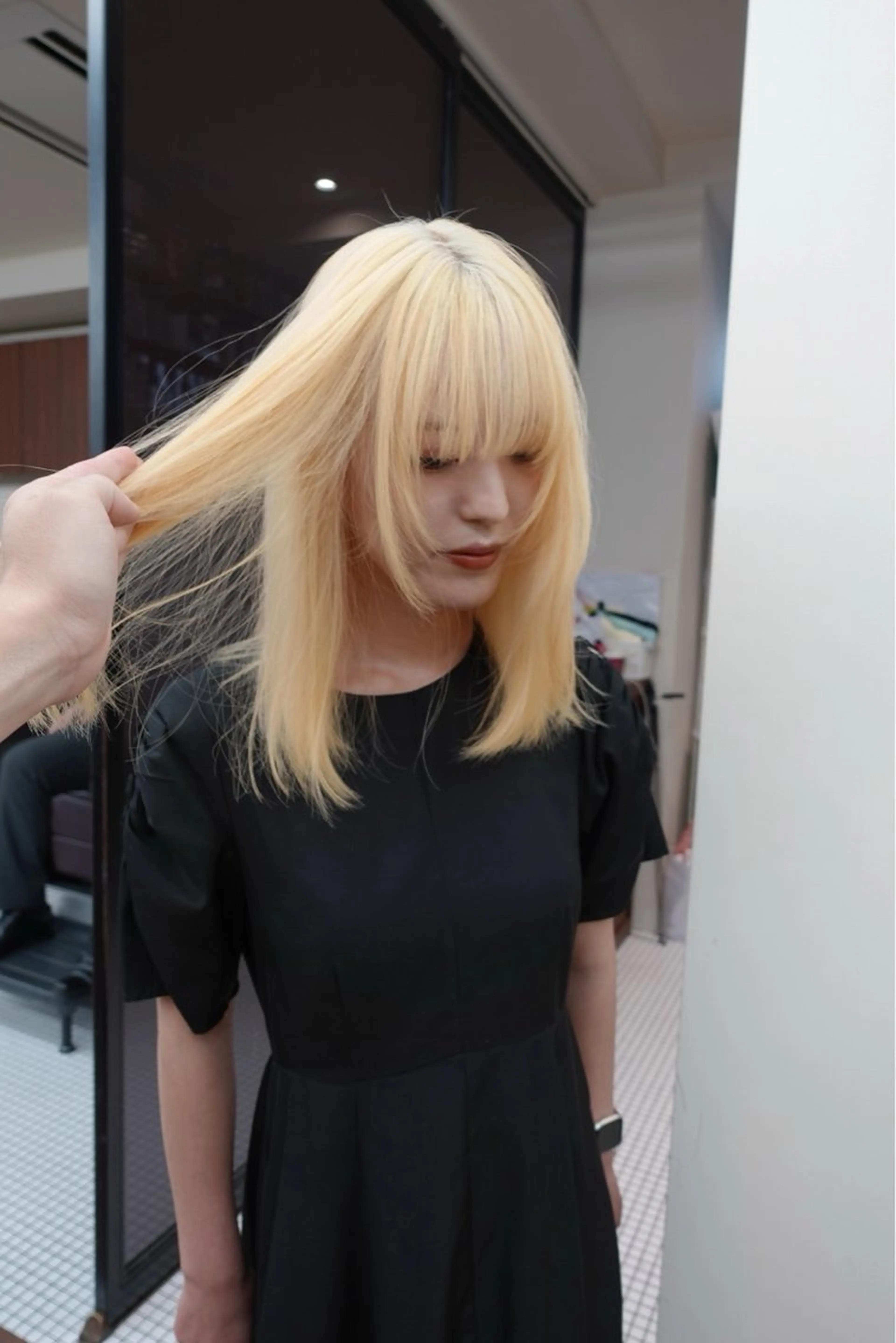 ミディアム カラー ニュアンスレイヤー ハイトーンカラーのヘアスタイル