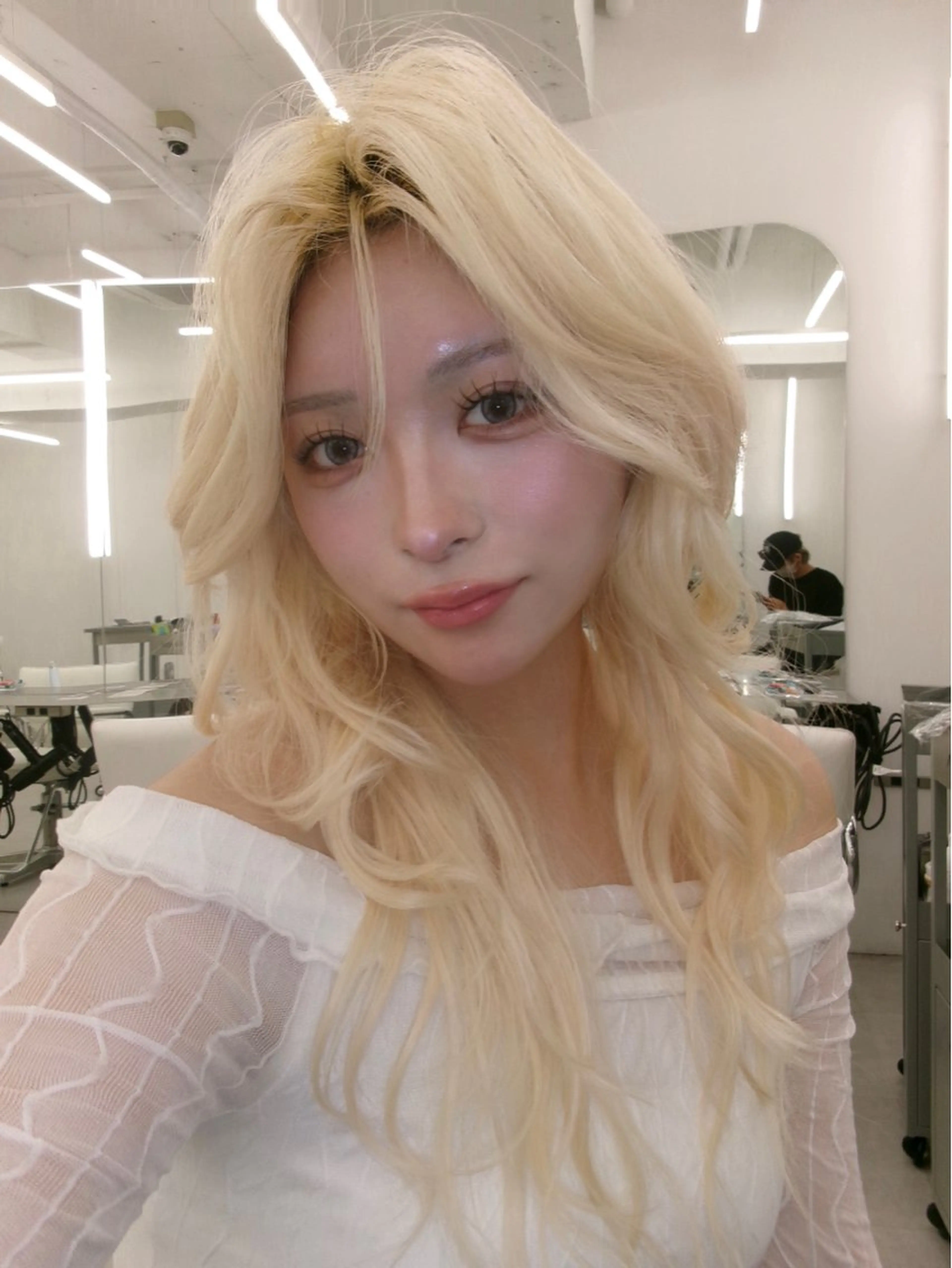 ロング カラー ブロンド ハイレイヤー レイヤーカット 透明感カラー🩵🩵 韓国ヘアkanatoのヘアスタイル