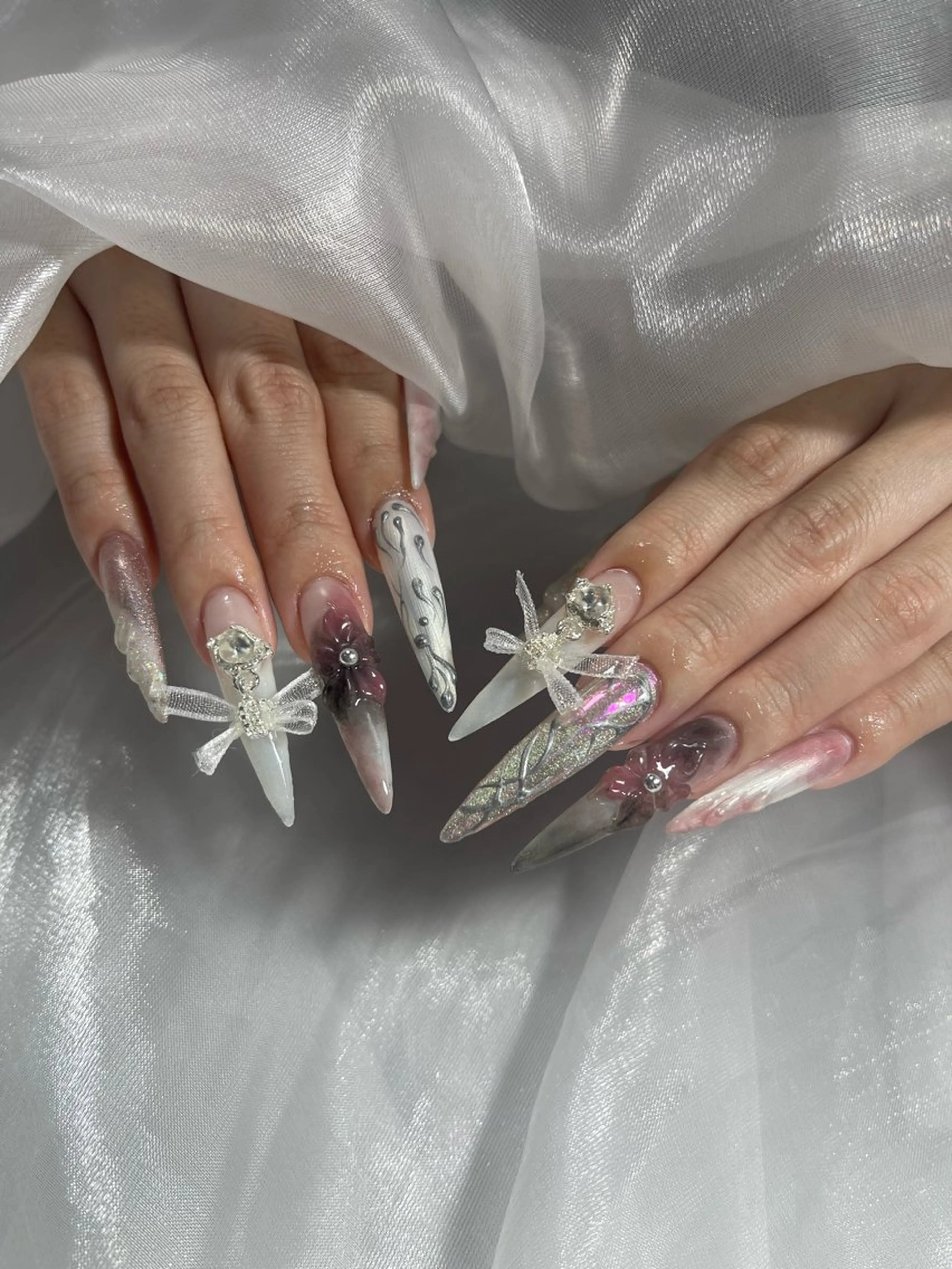 ネイル オーロラネイル クリアネイル フラッシュネイル ジェルネイル グラデーション ハンドネイル Amee Nailsalonのネイルデザイン