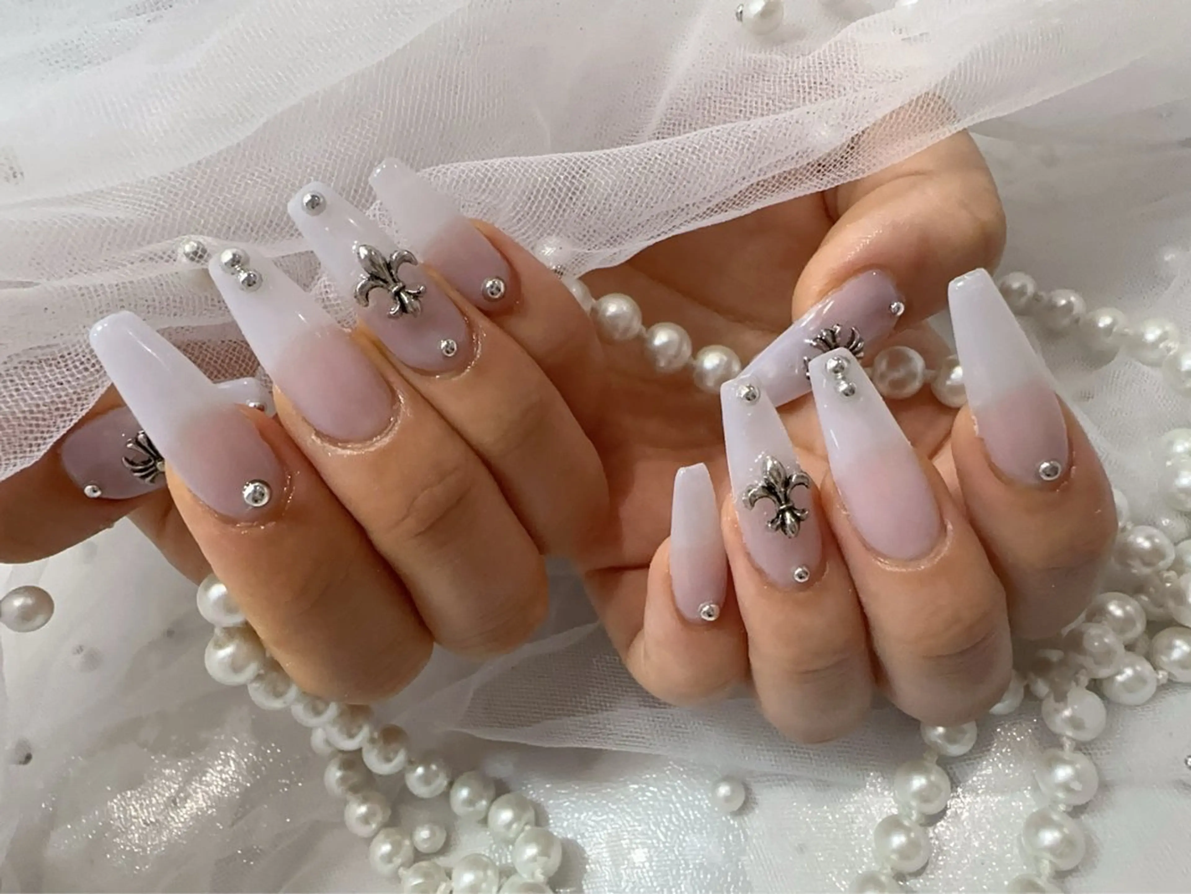 ネイル アートネイル フラッシュネイル フレンチネイル ジェルネイル ガラスフレンチ ハンドネイル You&Me Miyuのネイルデザイン