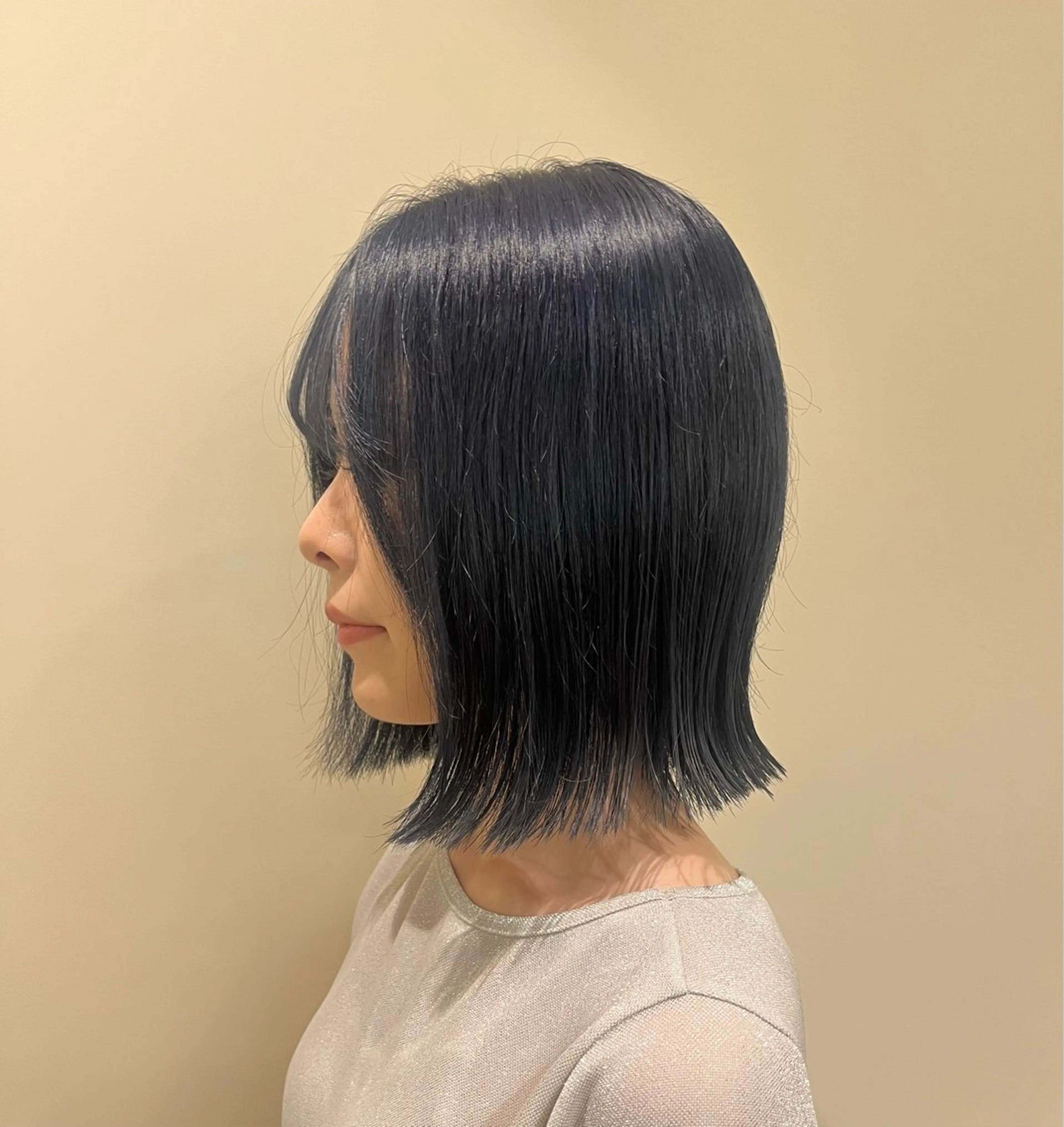 ショート カラー 黒髪 ブルーカラー ブルーブラック 山村 野々羽のヘアスタイル