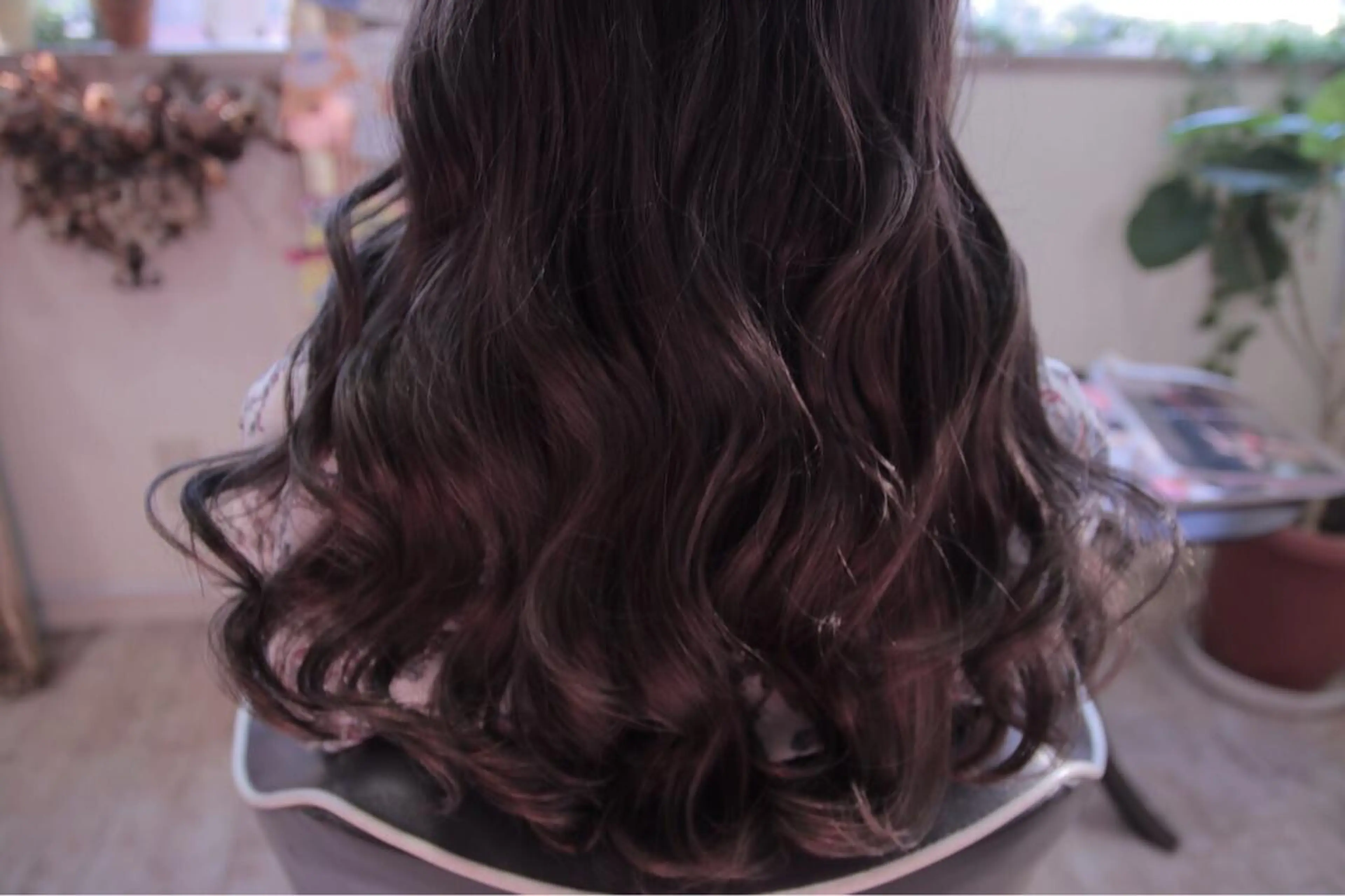ロング カラー 柳原 実央のヘアスタイル