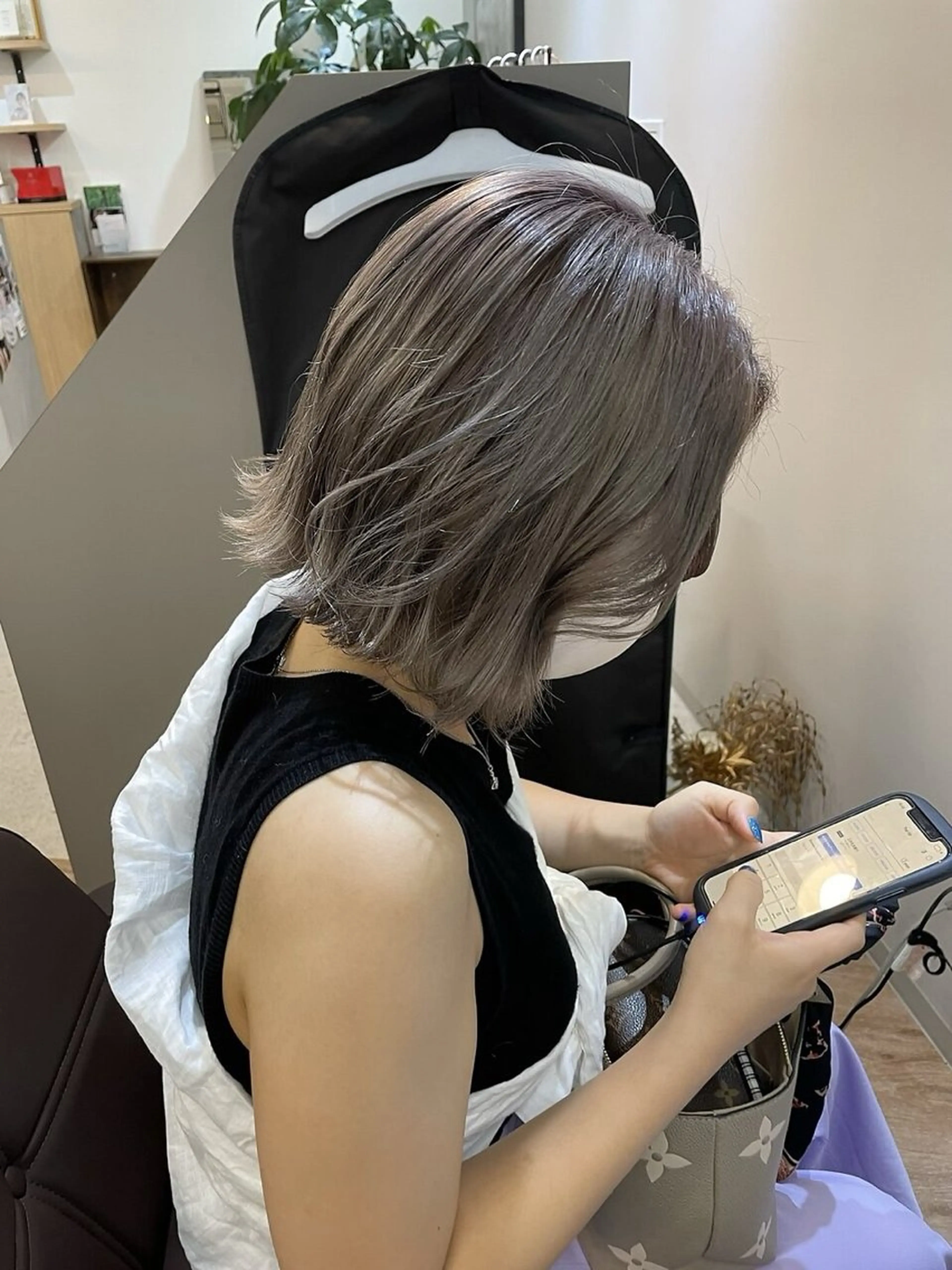 カラー グレージュ ハイトーンカラー ハイトーングレージュ 愛子 /ハイトーンのヘアスタイル