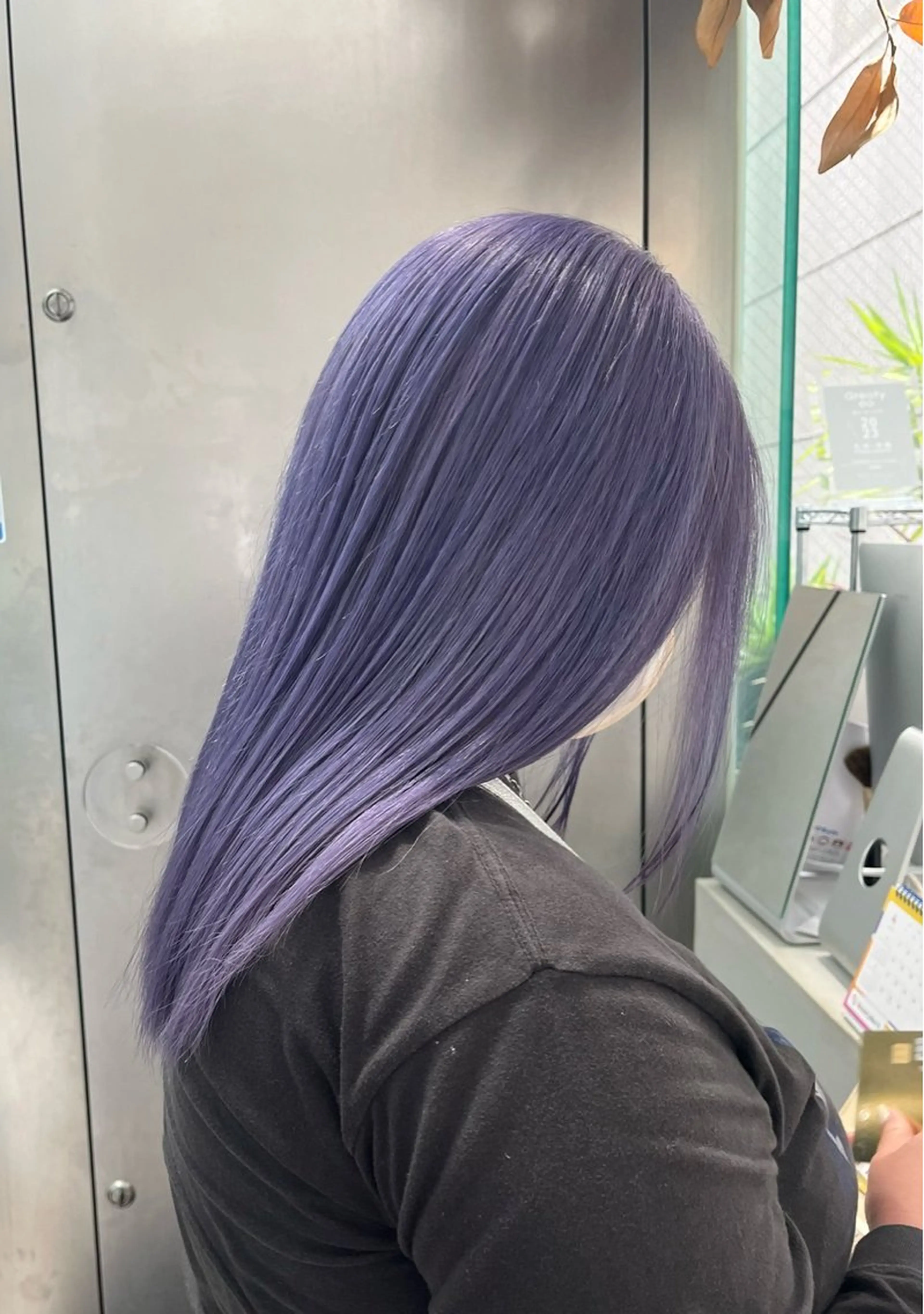 セミロング カラー ブリーチ ブルーカラー ブルーラベンダー ラベンダーカラー ヘアカラー トリートメント CHERIEブリーチ ダブルカラー　天神のヘアスタイル