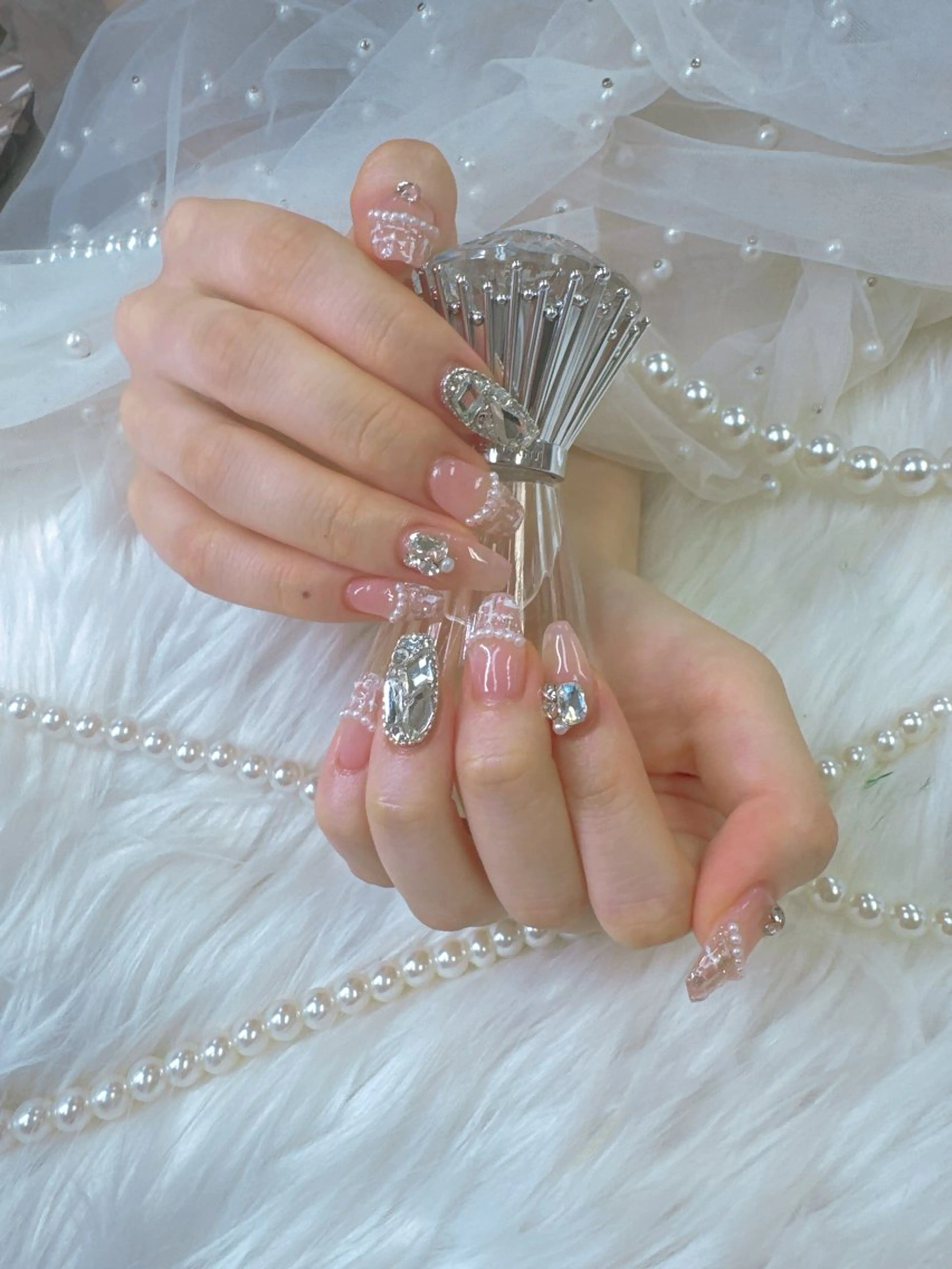 ネイル ボルドー チークネイル ドット 長さ出し フレンチネイル ハンドネイル クイーンズネイル銀座所属・Queeens nailのネイルデザイン