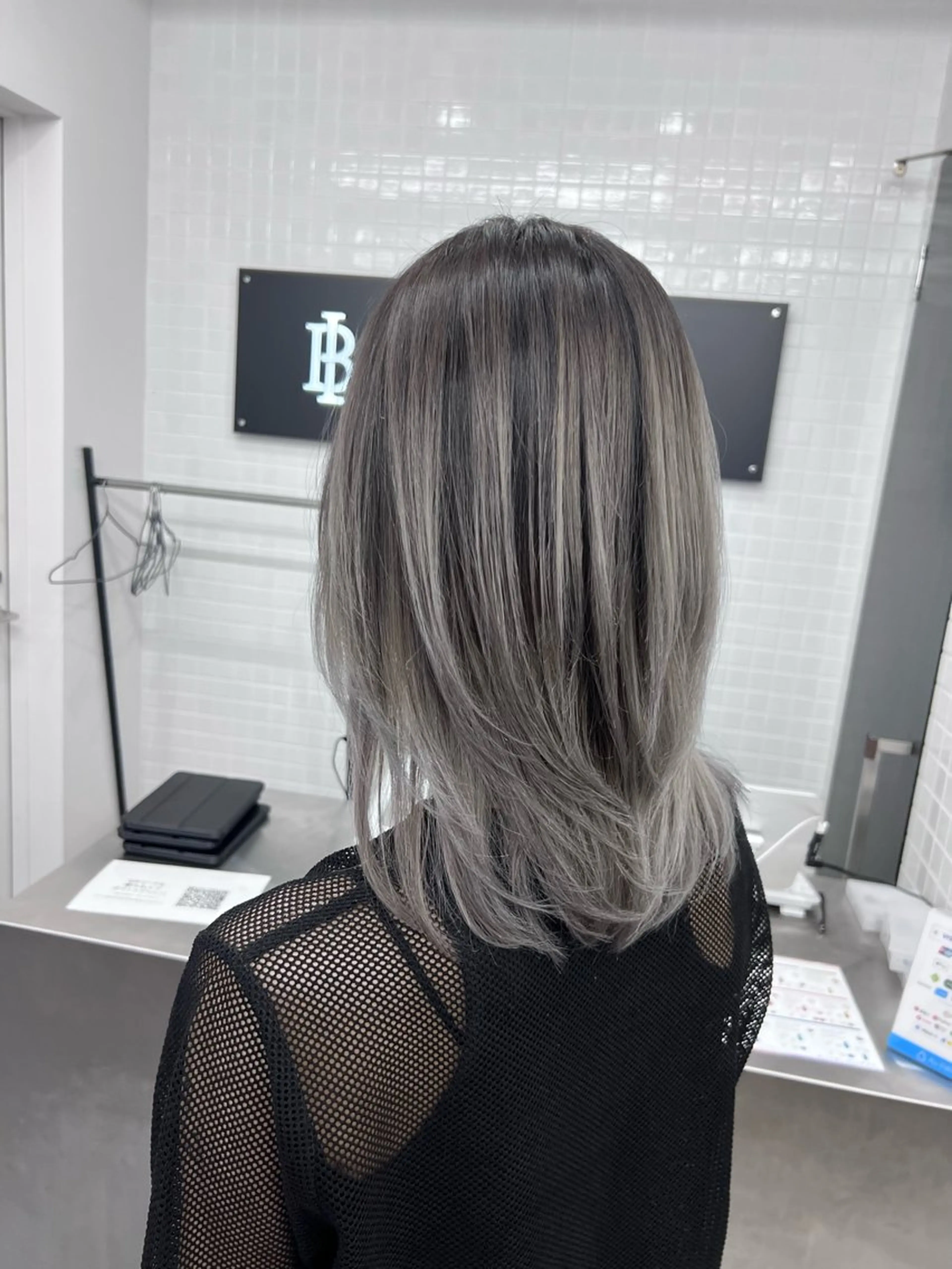 ミディアム カラー バレイヤージュ ブリーチ シルバー レイヤーカット ヘアカラー Bei Licoldo.Atole  ベイリコルド アトリ所属・ブリーチ、縮毛 髪質改善　宮城一真のヘアスタイル