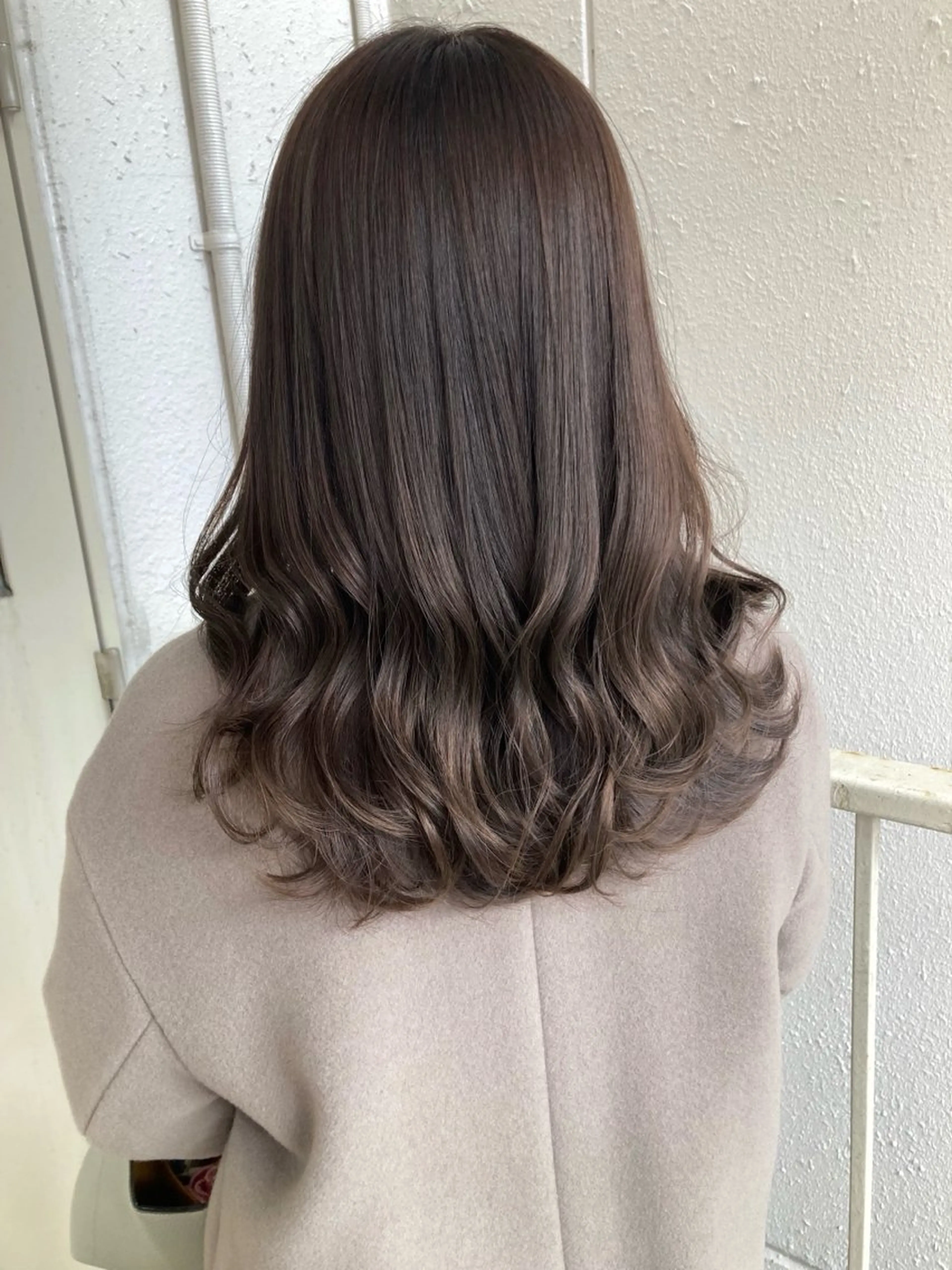 ミディアム roka ノゾミのヘアスタイル