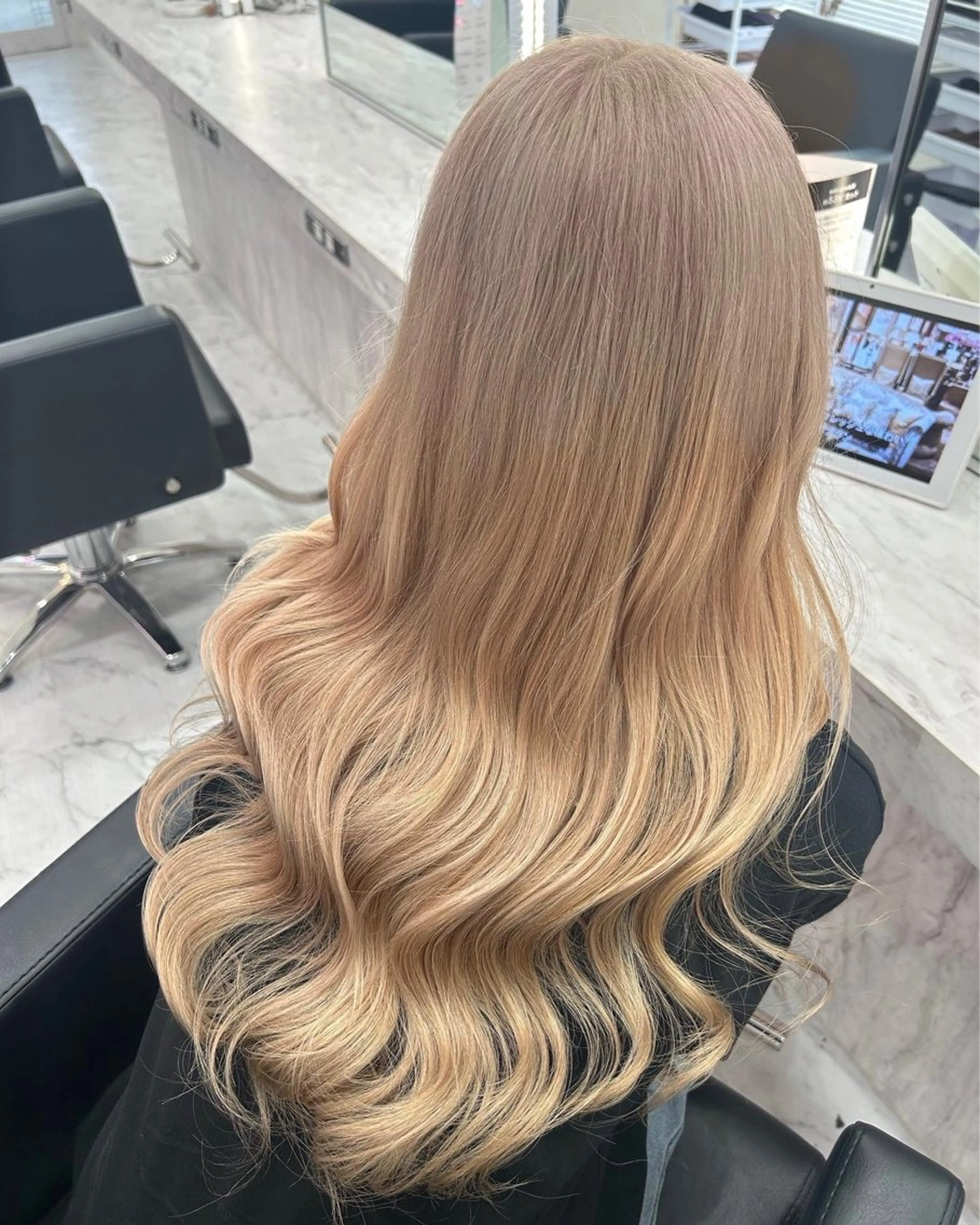 ロング カラー ヘアカラー ブリーチカラー🐭♡ moeのヘアスタイル