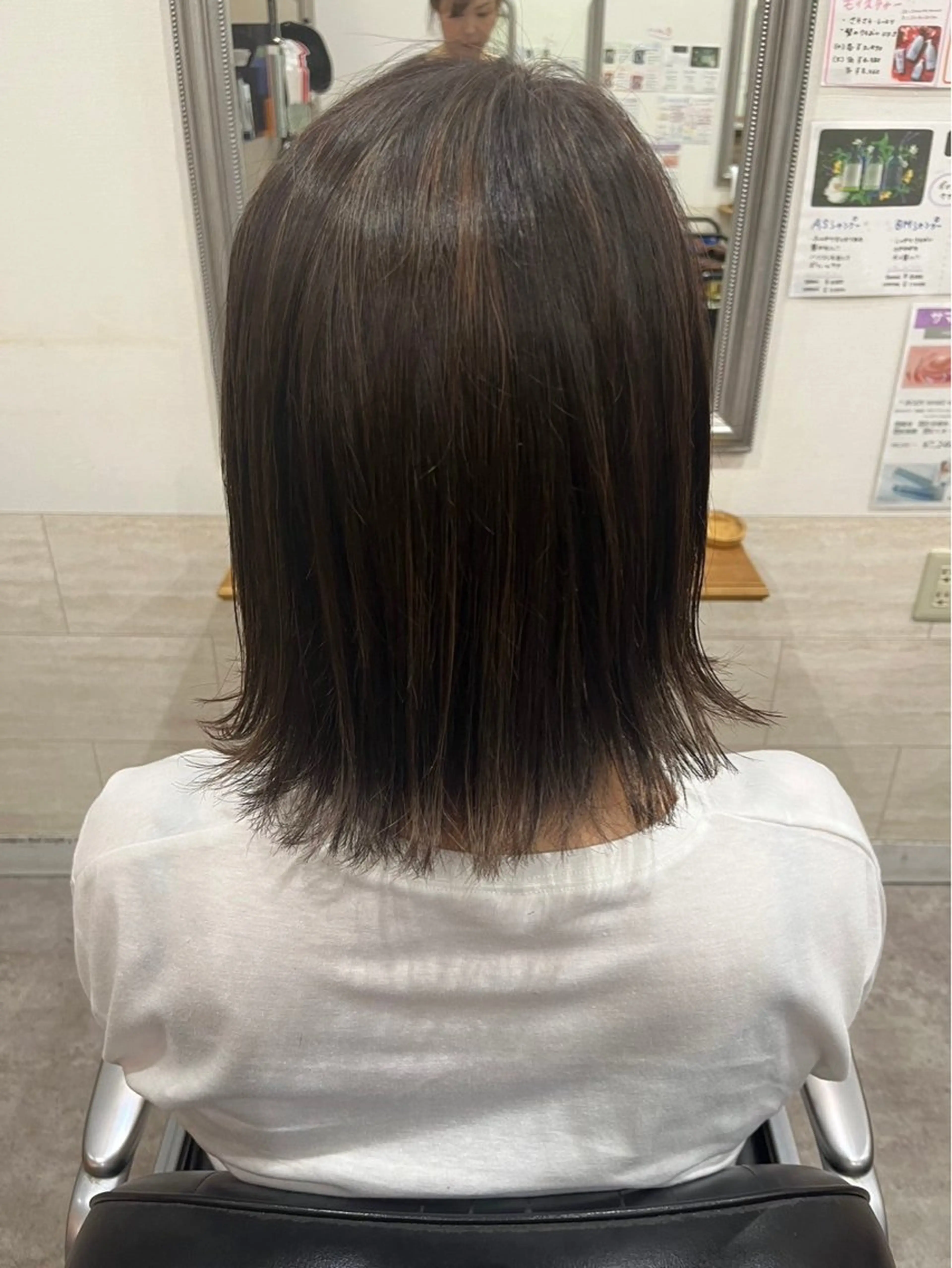 ミディアム カラー 生尾 虹水のヘアスタイル