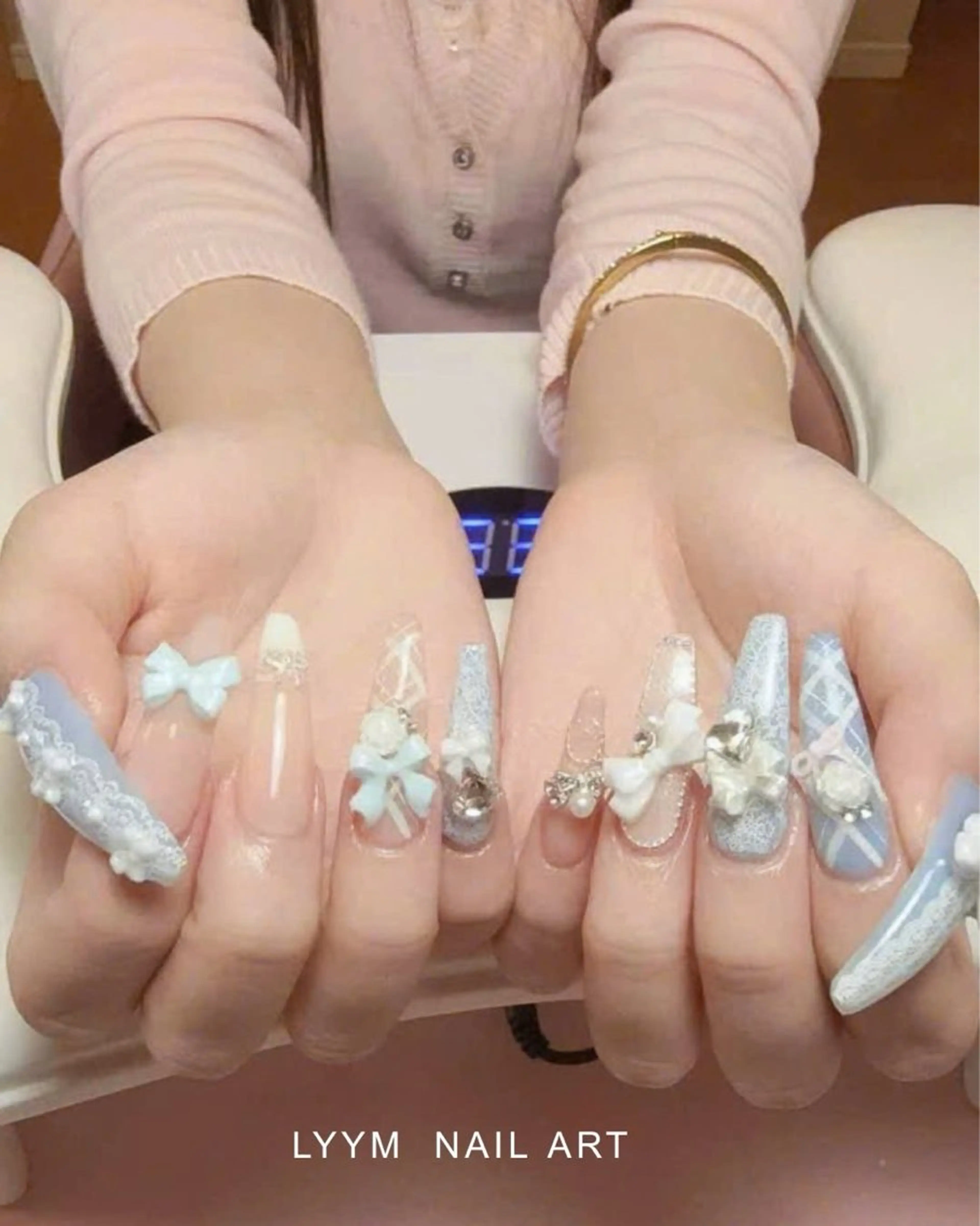 ネイル ブルー ガーリー 韓国ネイル レース ロングネイル ハンドネイル LYYM Nail Salonのネイルデザイン