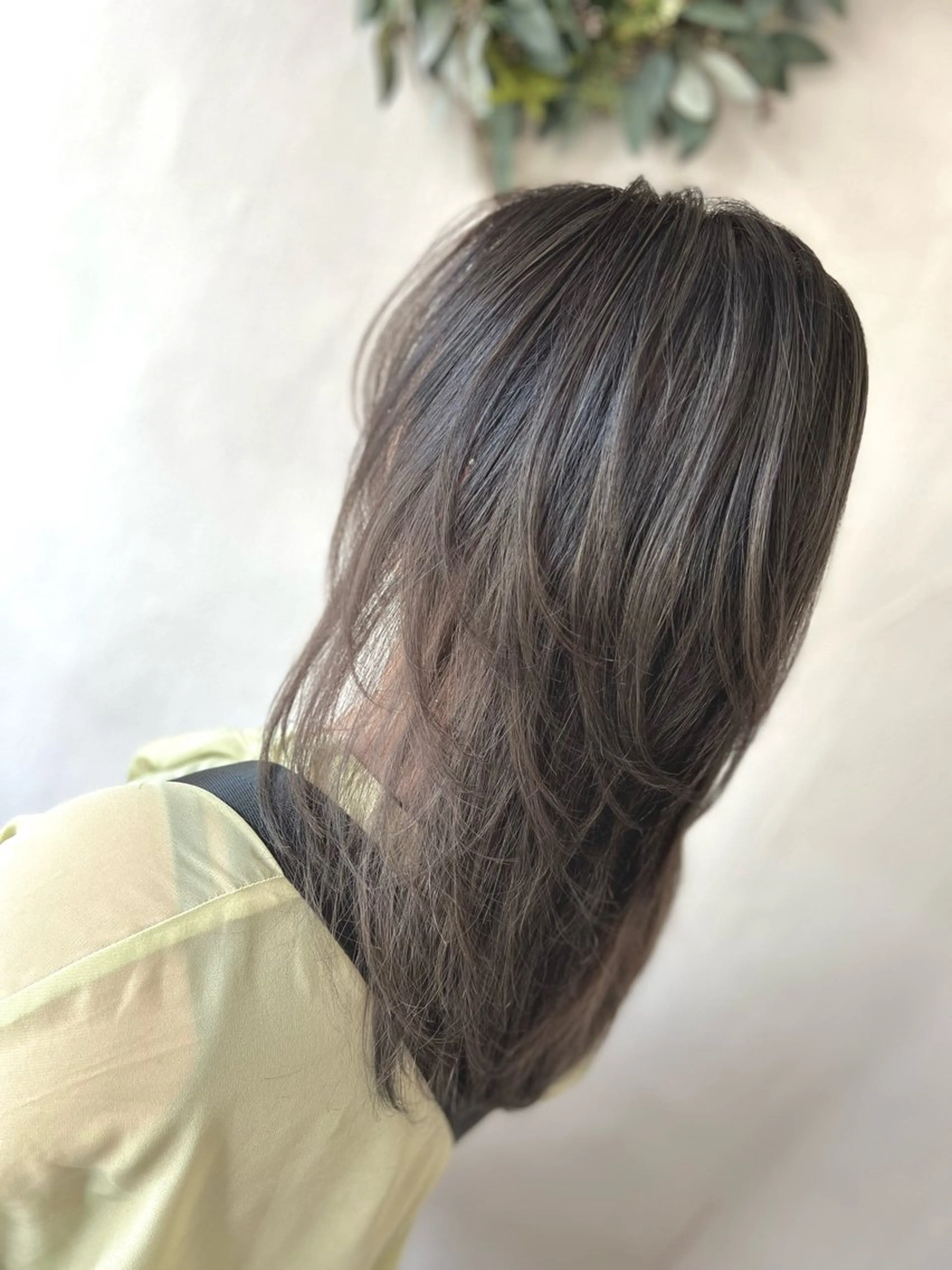 セミロング カラー アッシュ バレイヤージュ ベージュカラー ハイライトカラー ハイライト ヘアカラー Style Tのヘアスタイル