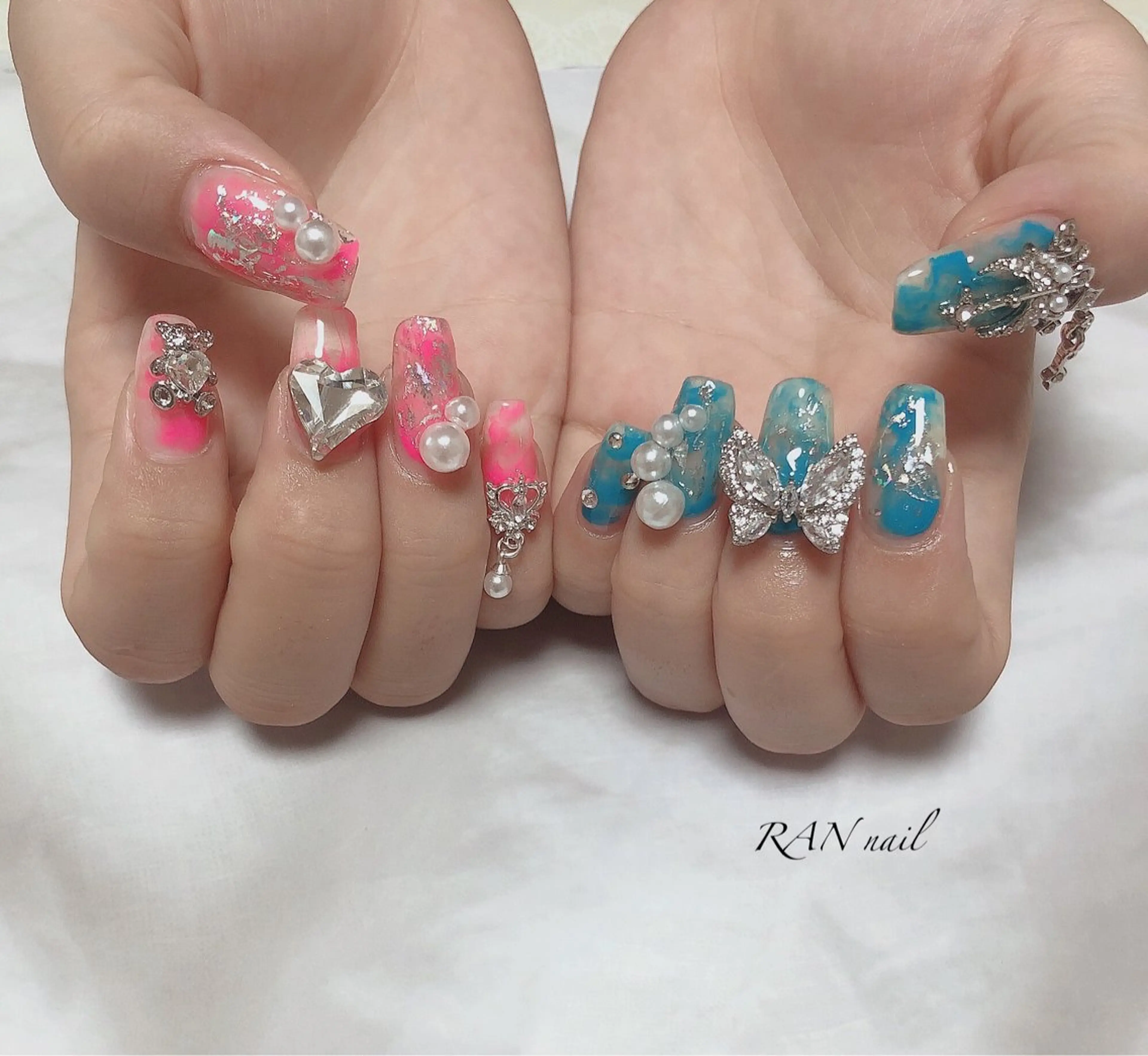 ネイル オーロラネイル ブルー フレンチネイル ジェルネイル グラデーション ハンドネイル フットネイル RAN nail 〜ランネイル〜所属・RAN nailのネイルデザイン