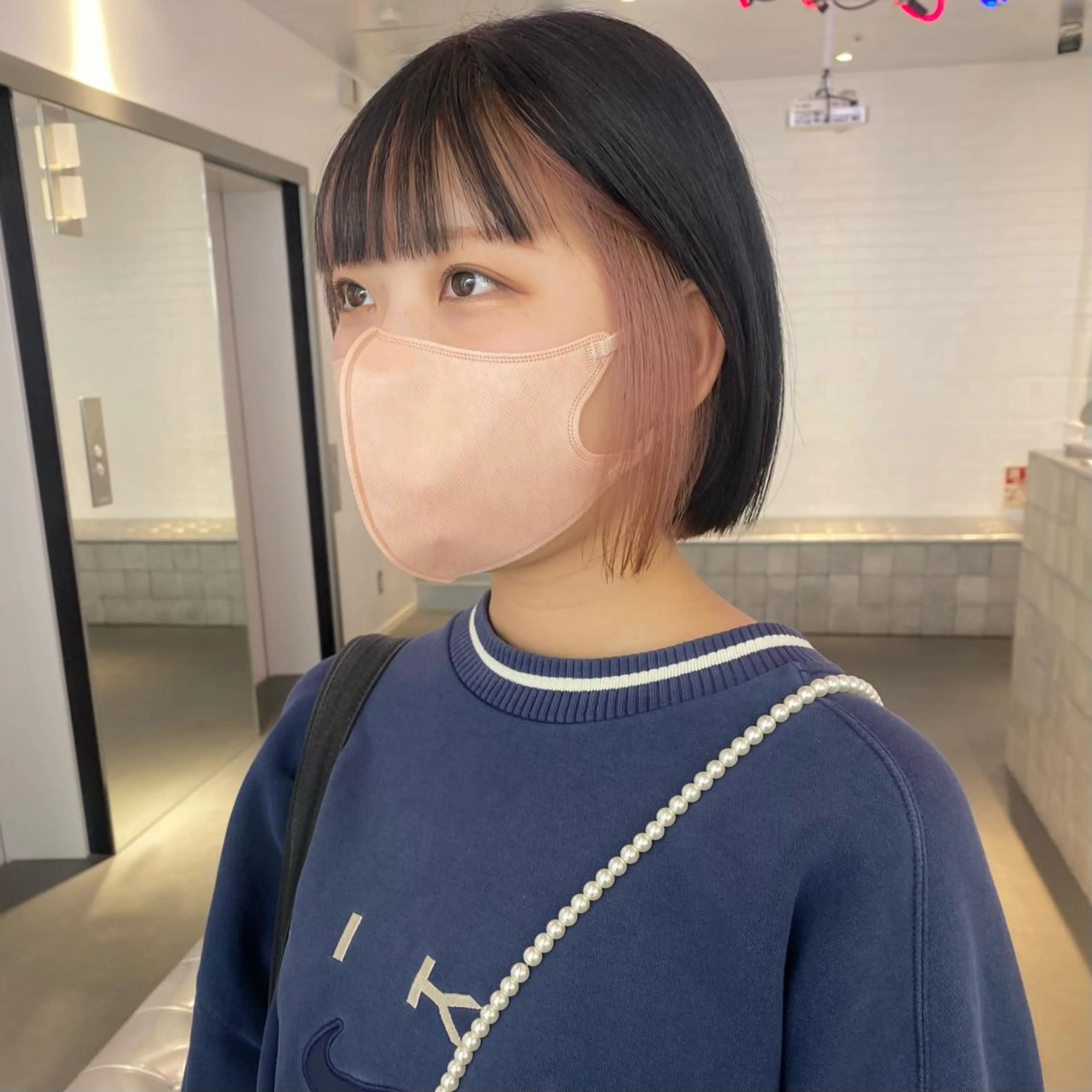 ミディアム パーマ ヘアアレンジ ヘアカラー トリートメント 🎨ハイトーン/ 切りっぱなし みつきのヘアスタイル