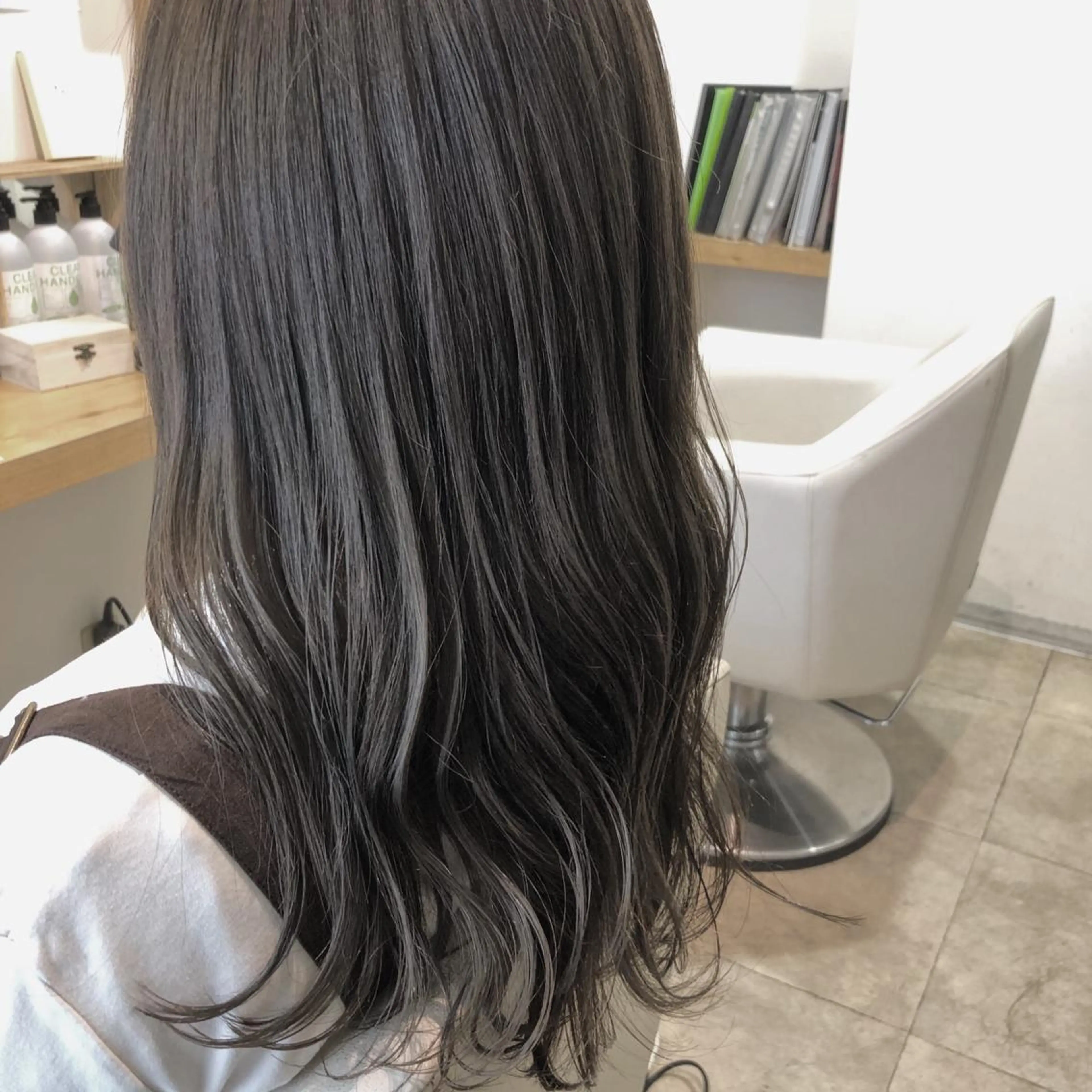 セミロング アッシュ カット ヘアカラー 縮毛矯正 髪質改善とカラー特化 ✨Hito.nowaのヘアスタイル
