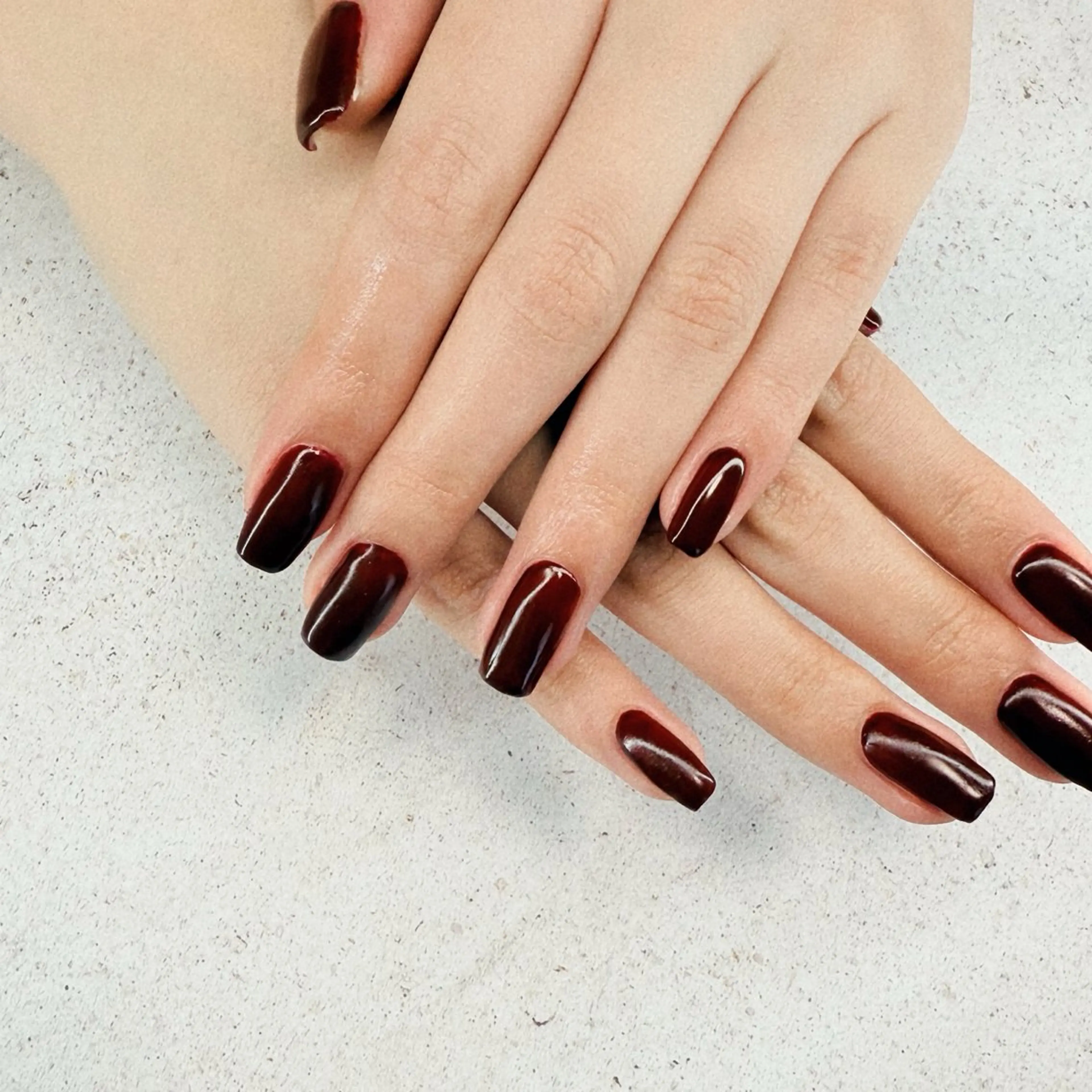 ネイル ボルドー ブラウン ワンカラーネイル 赤色 ハンドネイル flan ゆいのネイルデザイン