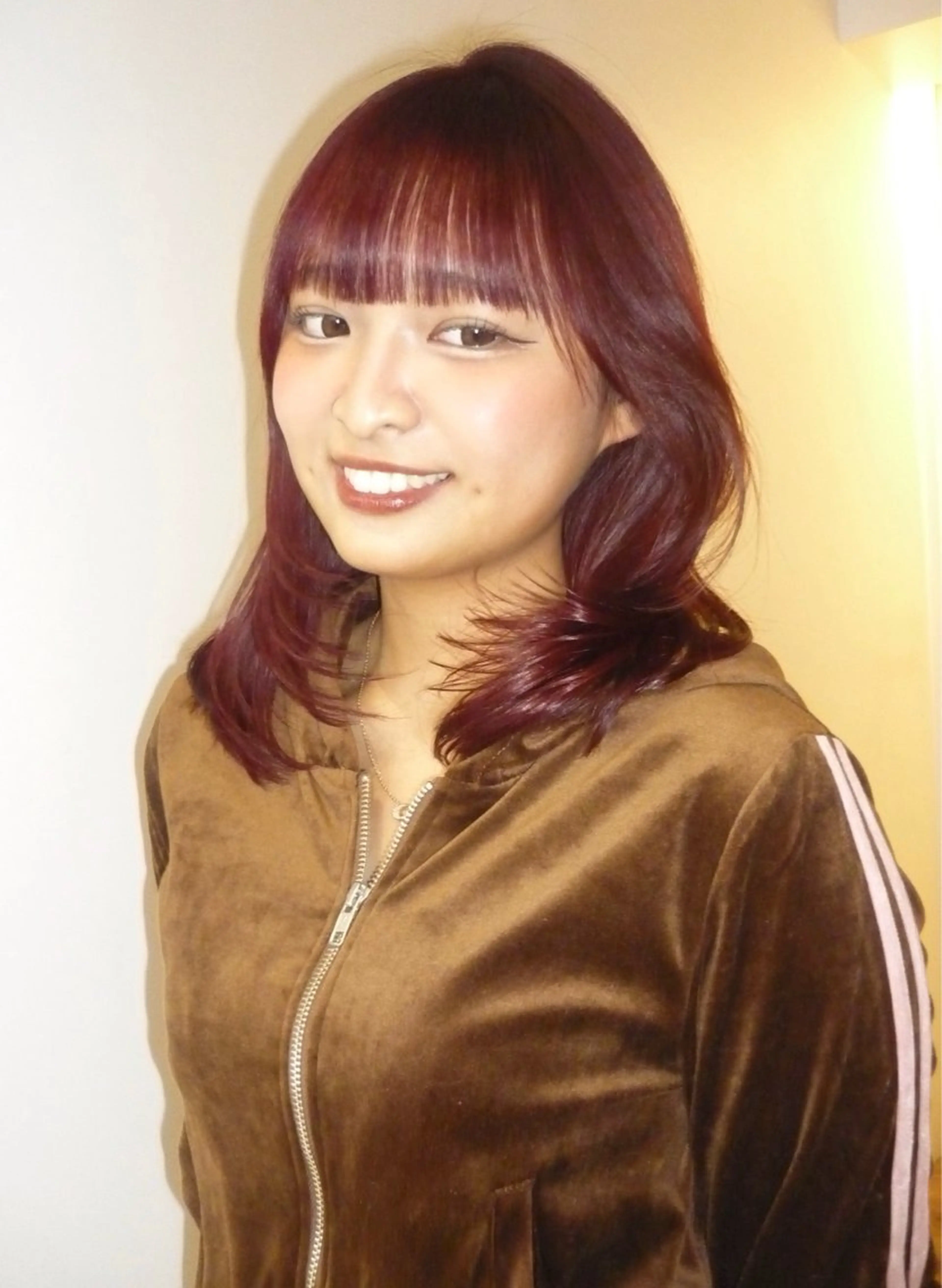 ミディアム カラー ヘアカラー 🌟暖色系ハイトーン 🌟AIのヘアスタイル