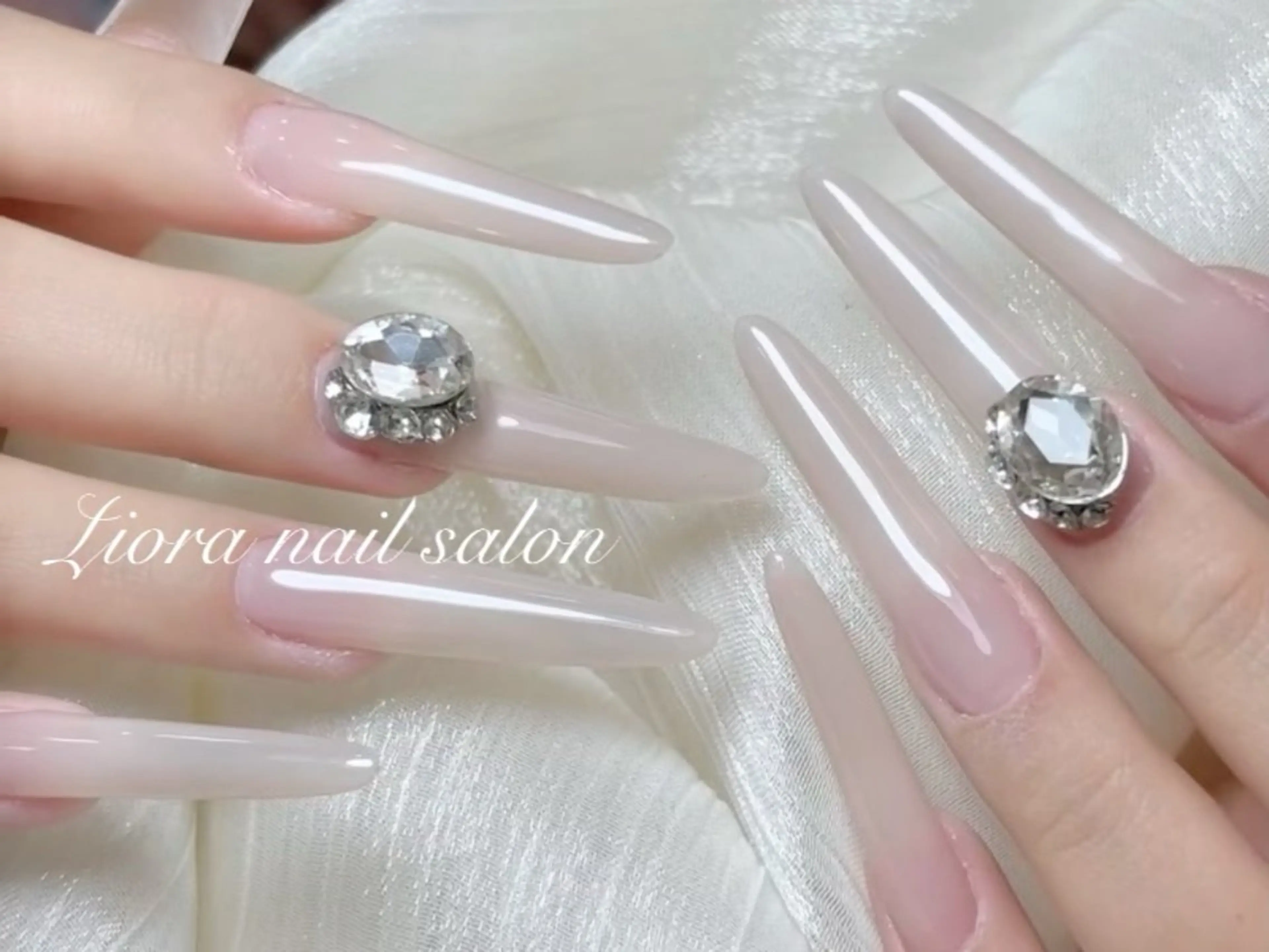 ネイル フレンチネイル ジェルネイル ガーリー グラデーション キラキラネイル ハンドネイル Liora ネイルサロン所属・Liora nail salonのネイルデザイン