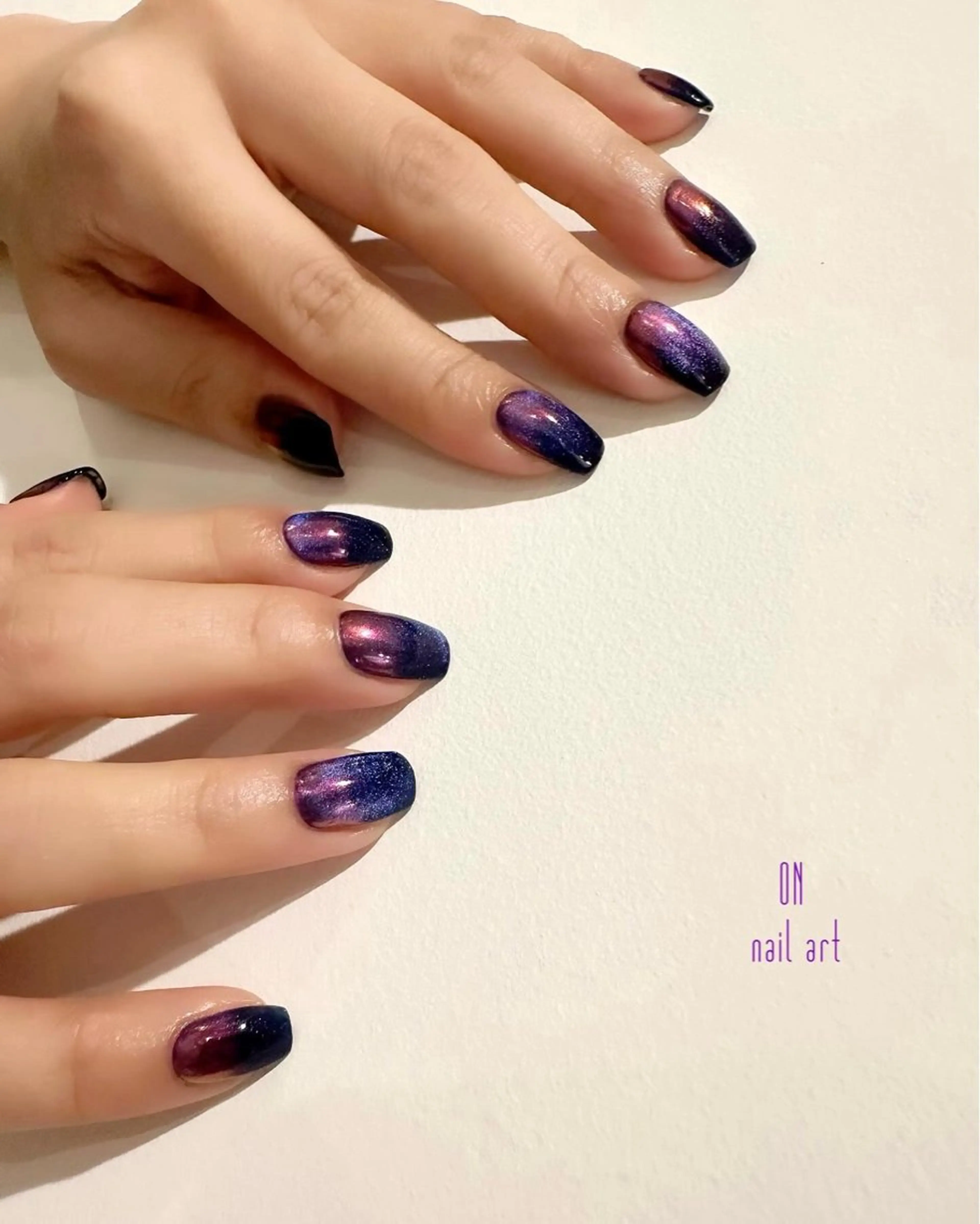 ネイル グラデーション マグネットネイル ミラーネイル ネイビー ピンク ON nail artのネイルデザイン