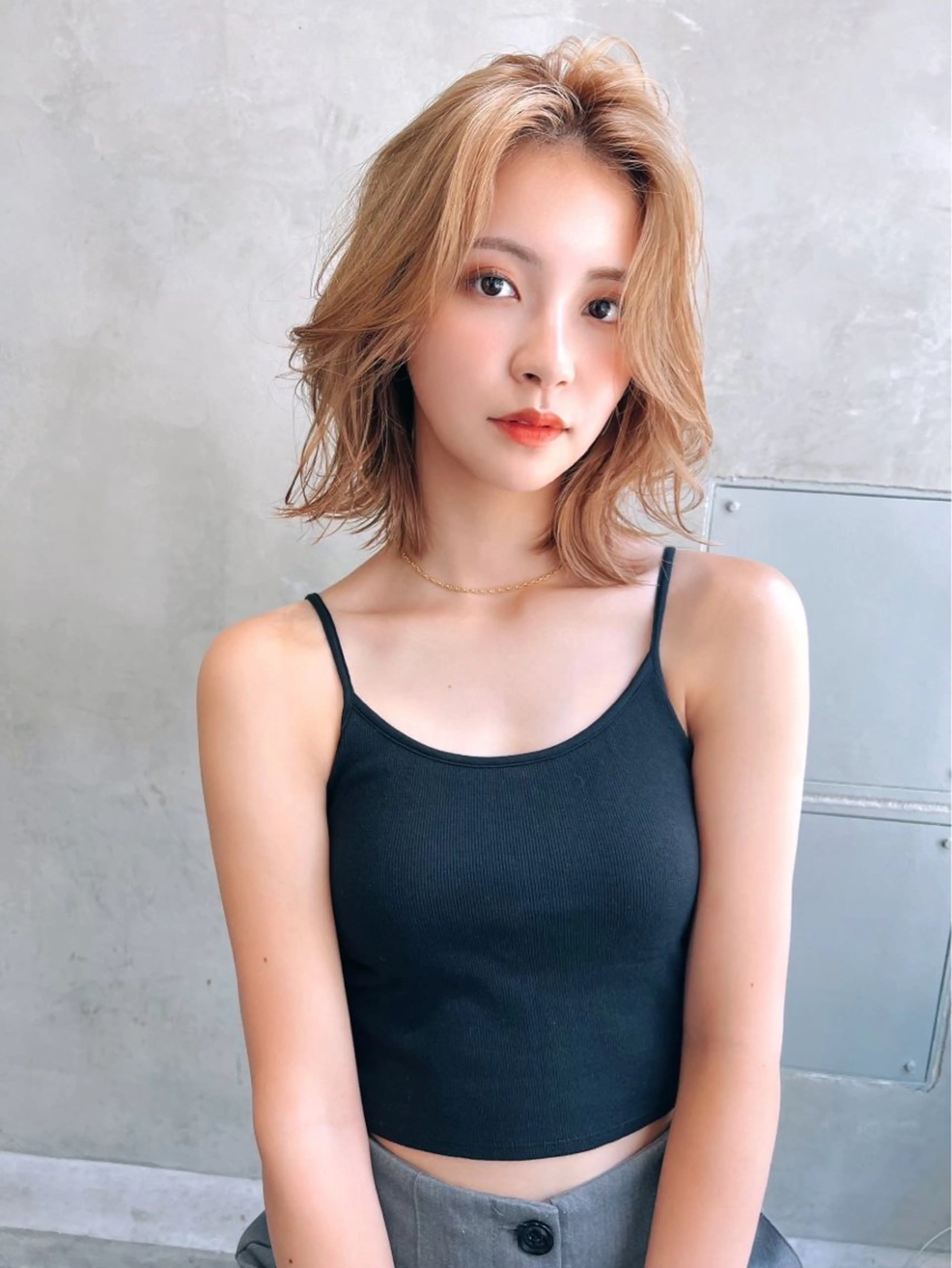 ミディアム カラー ベージュカラー ミルクティーベージュ MUSASHI ブリーチカラー◎のヘアスタイル