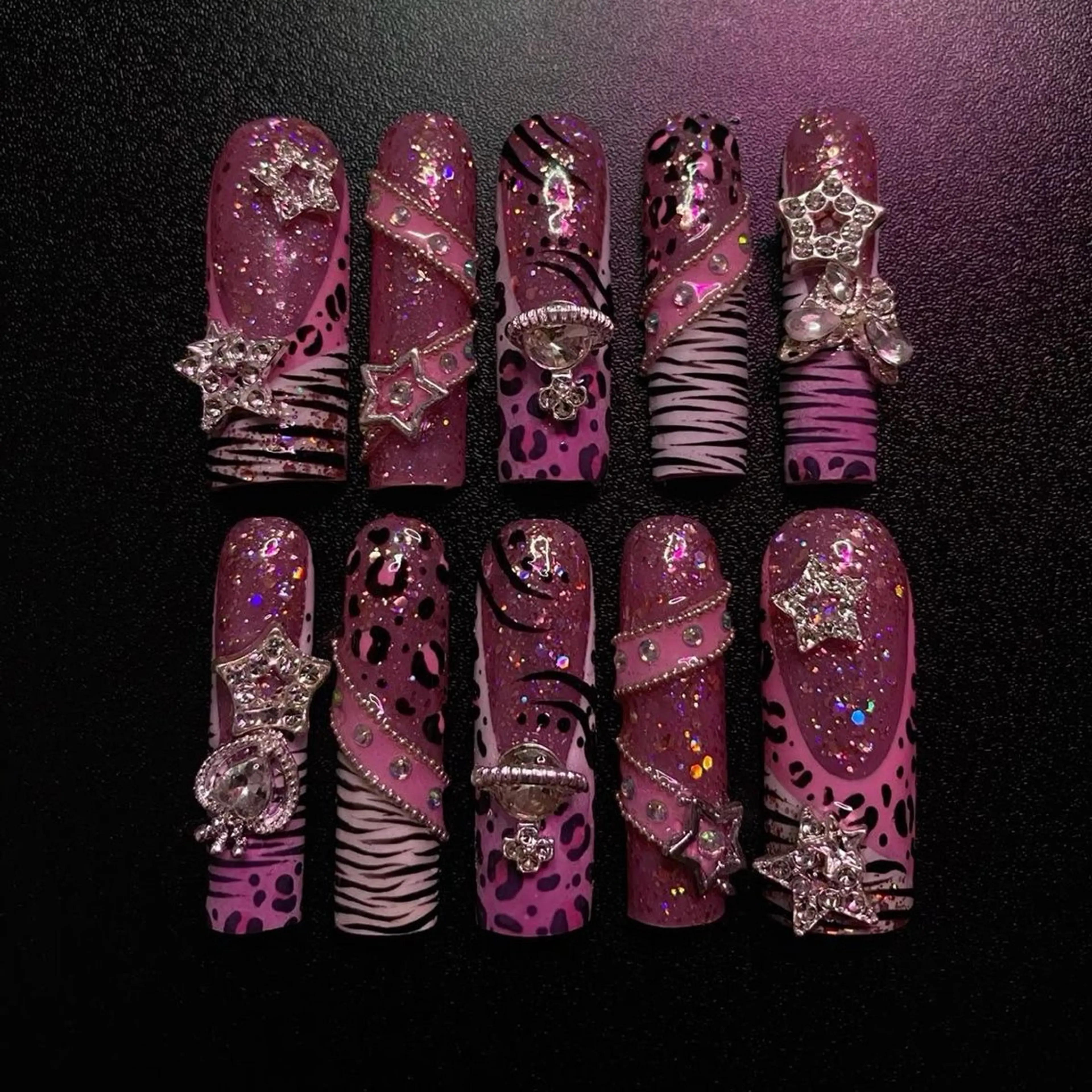 ネイル アートネイル ハロウィン キラキラネイル シンプルネイル ハンドネイル ハンドケア Panda chan Novaのネイルデザイン