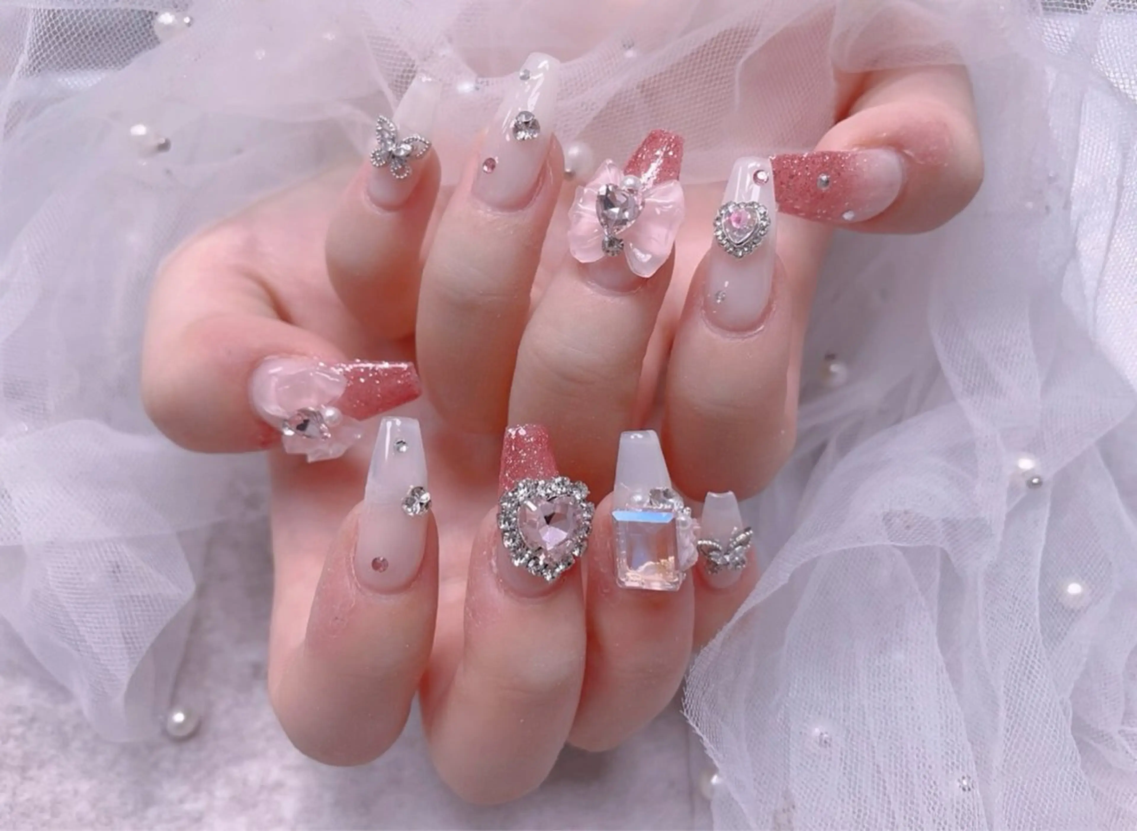 ネイル ボルドー チークネイル フレンチネイル グラデーション ハート ハンドネイル Mimo beau ty   salonのネイルデザイン