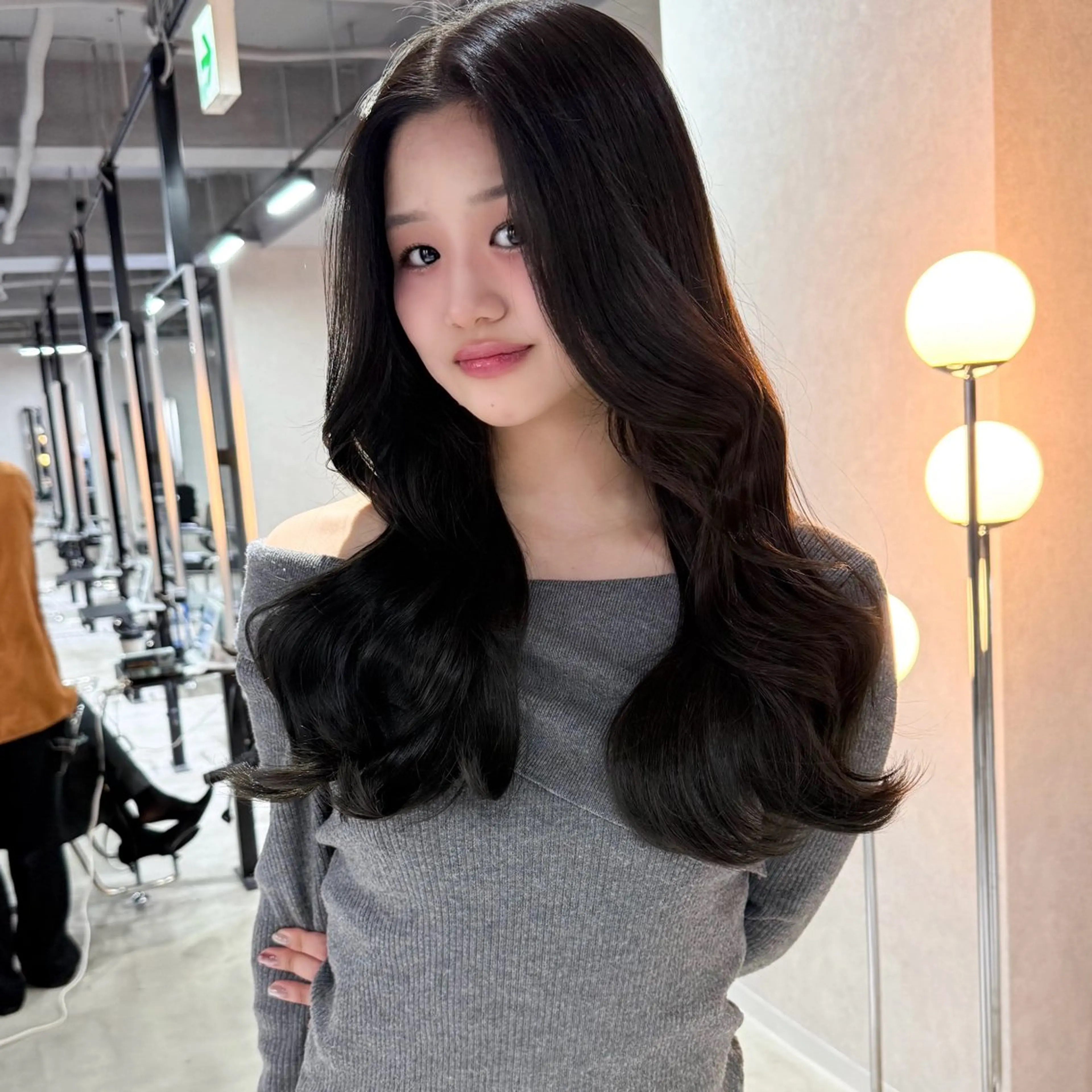 ロング カラー オリーブグレー 髪質改善 レイヤーカット ヘアカラー トリートメント レイヤー/暖色/ ミルクティー/マリアのヘアスタイル