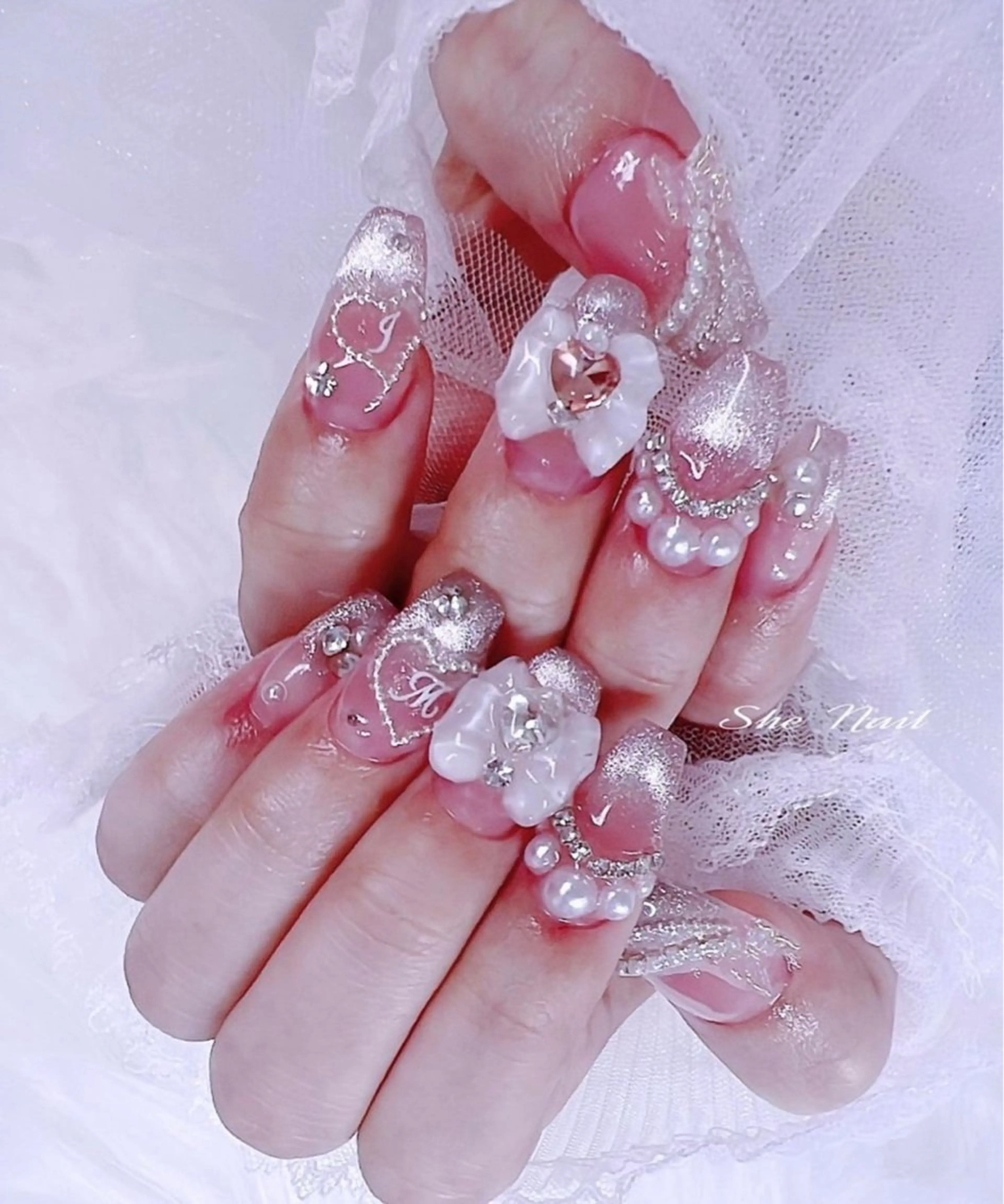 ネイル ハンドネイル She_nail所属・ELSA_ Bellaのネイルデザイン
