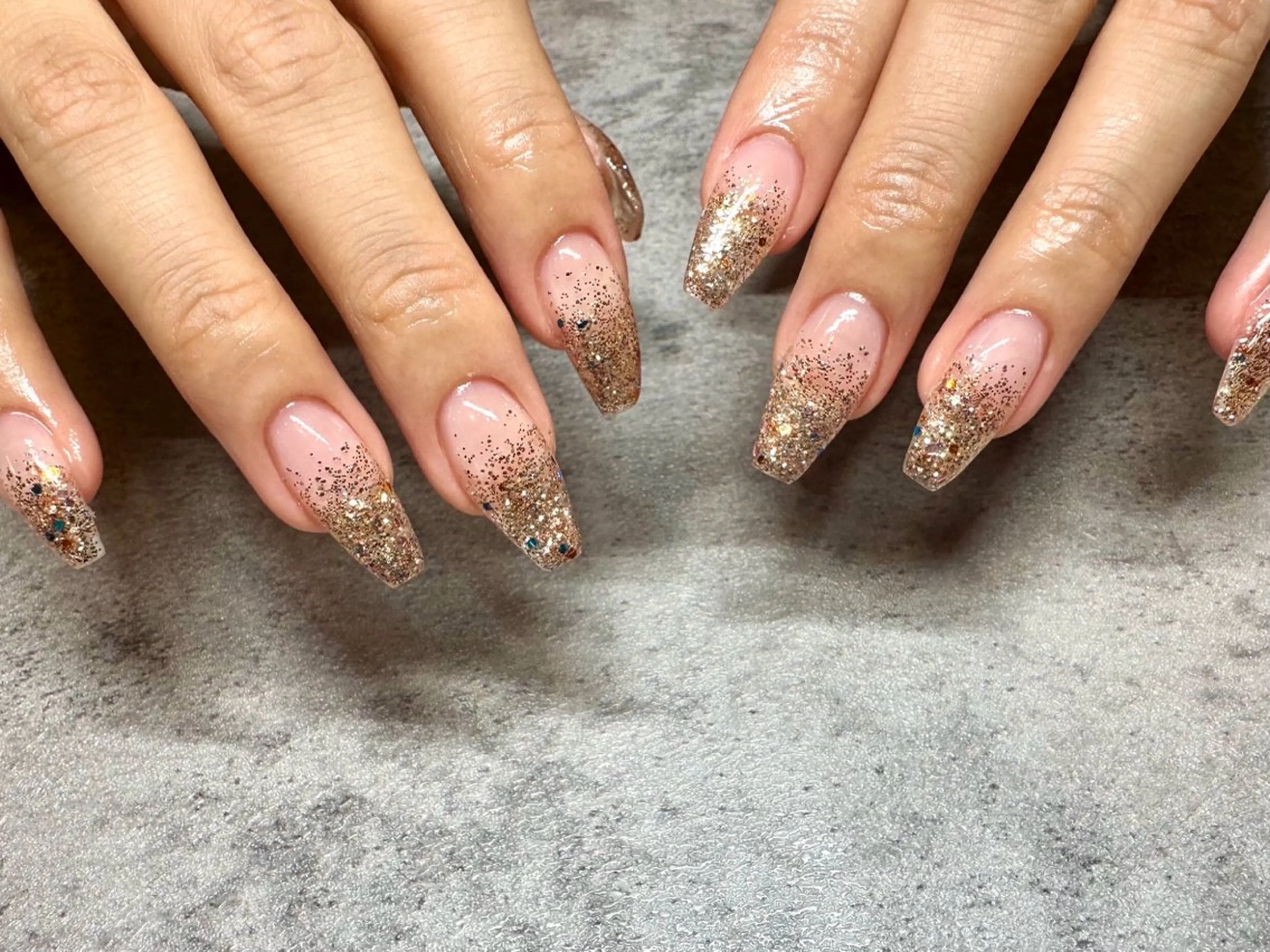 オフ込み🌻ラメグラデーション💅の写真