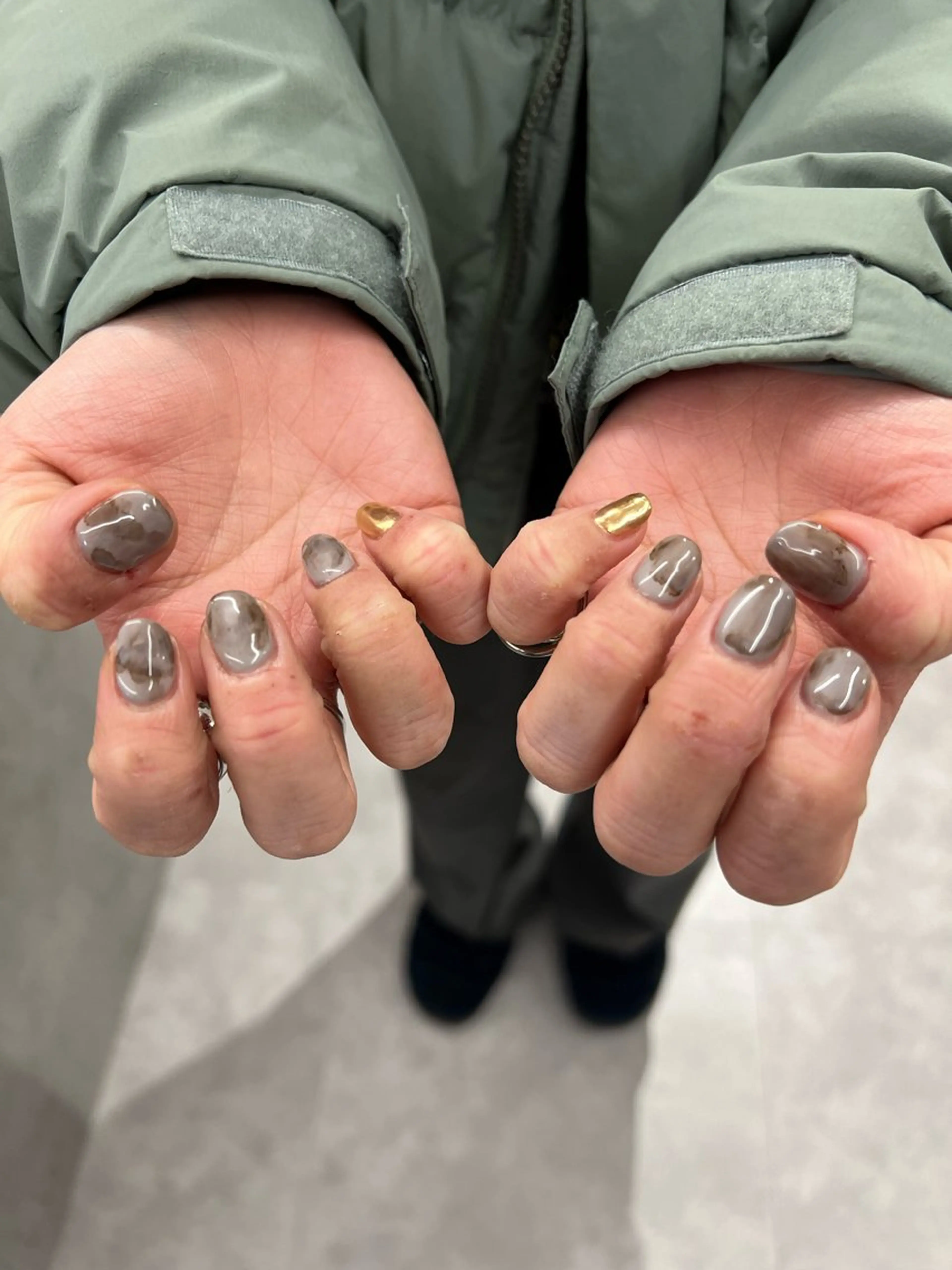 ネイル ブラウン ゴールド ニュアンスネイル シンプルネイル ハンドネイル ハンドケア Bana_ Nailのネイルデザイン