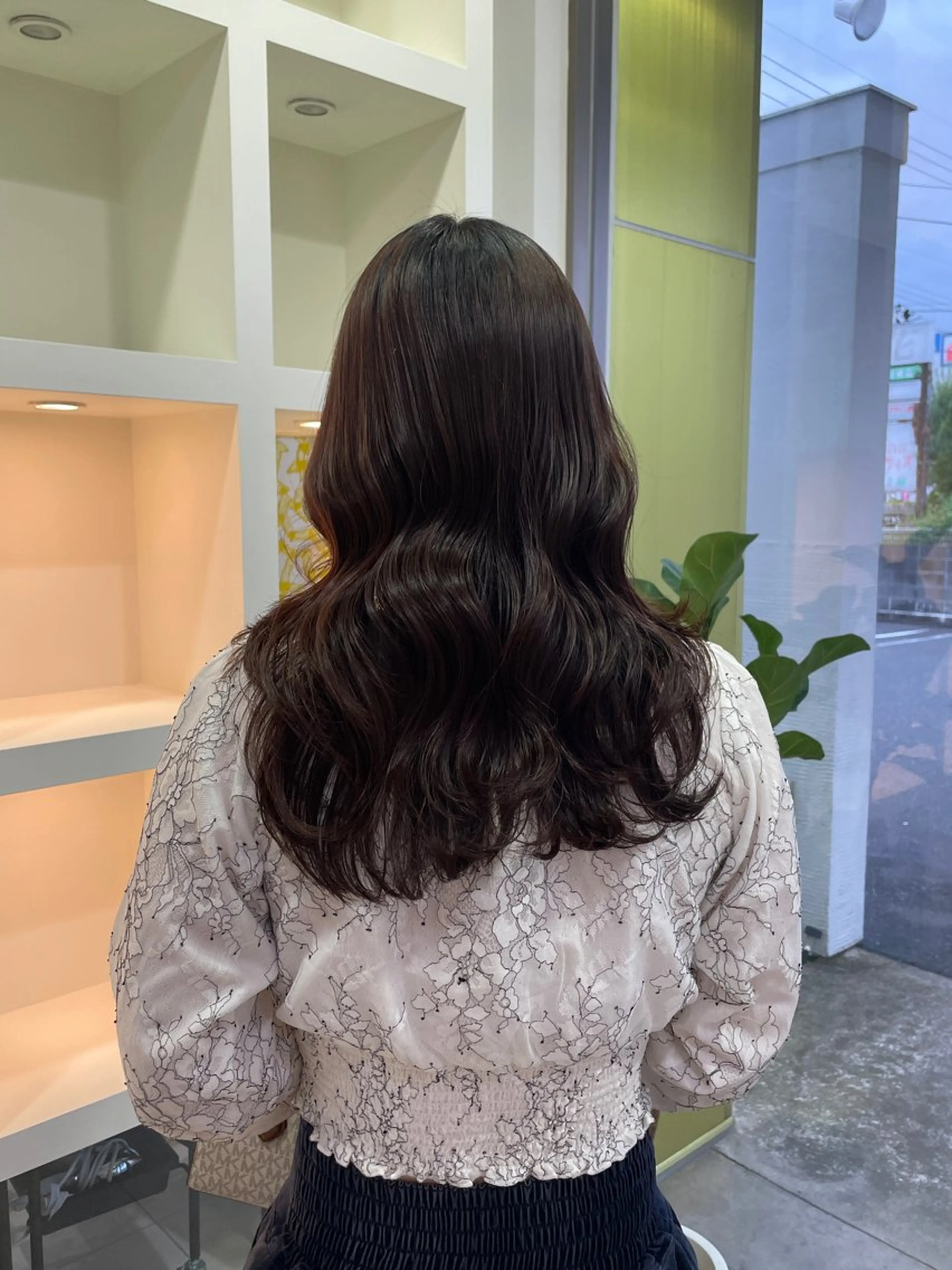 セミロング レイヤーカット alu所属・マキノ キョウカのヘアスタイル