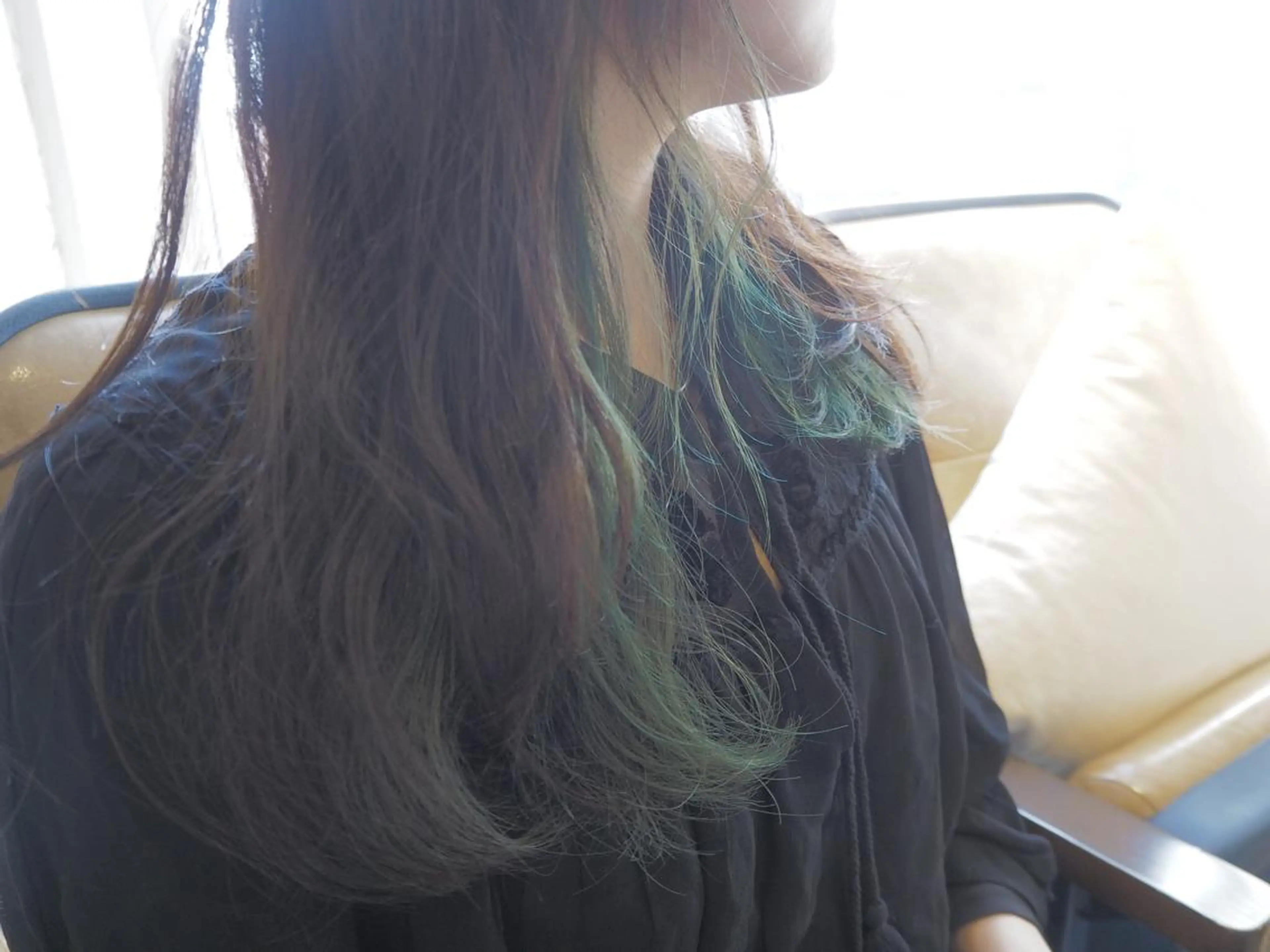 セミロング カラー パーマ ヘアアレンジ メンズ メンズハイトーン メンズバレイヤージュのヘアスタイル