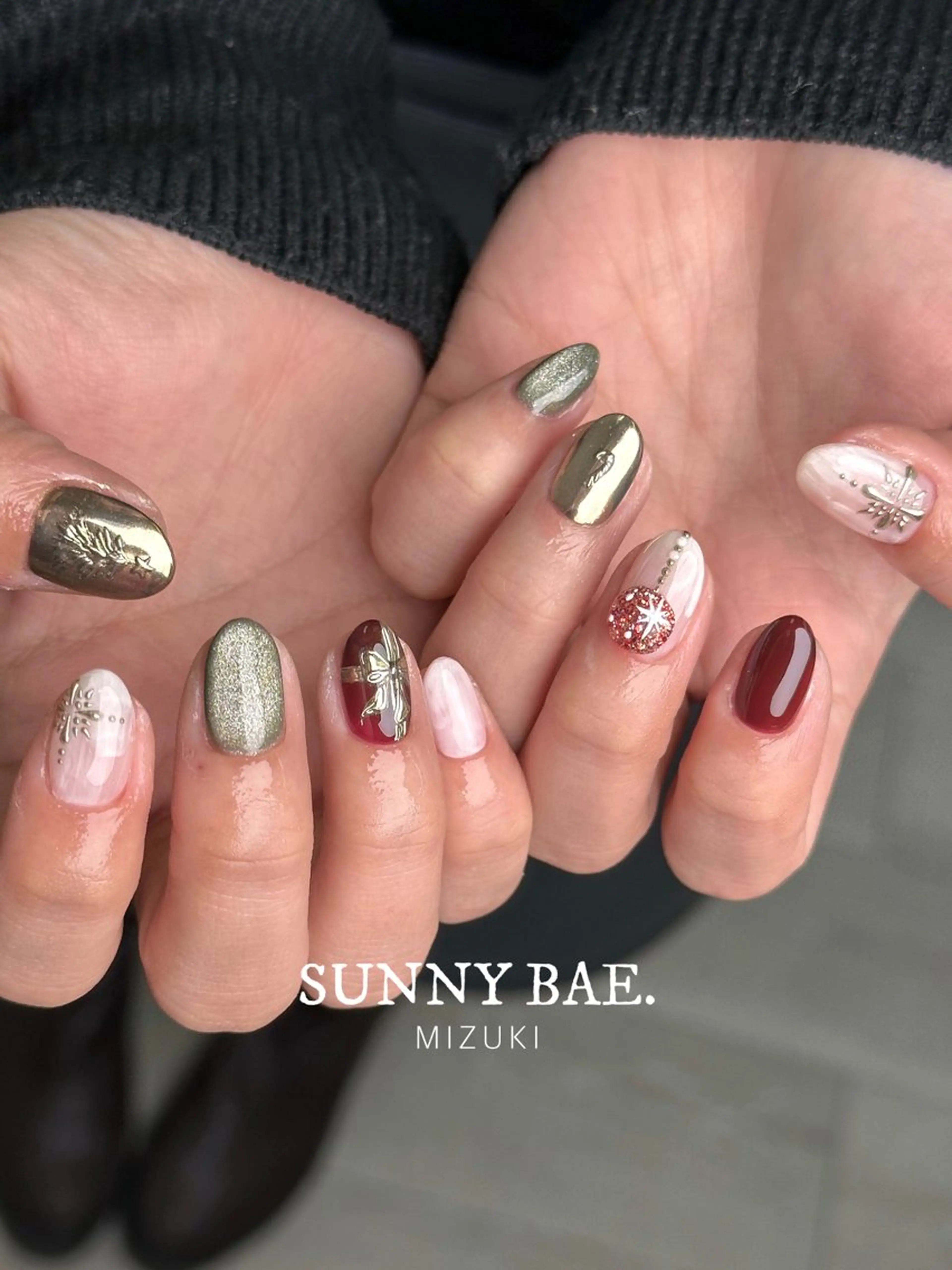 ネイル ボルドー グリーン マグネットネイル 赤色 冬ネイル ハンドネイル SUNNY BAE. 🌼MIZUKIのネイルデザイン