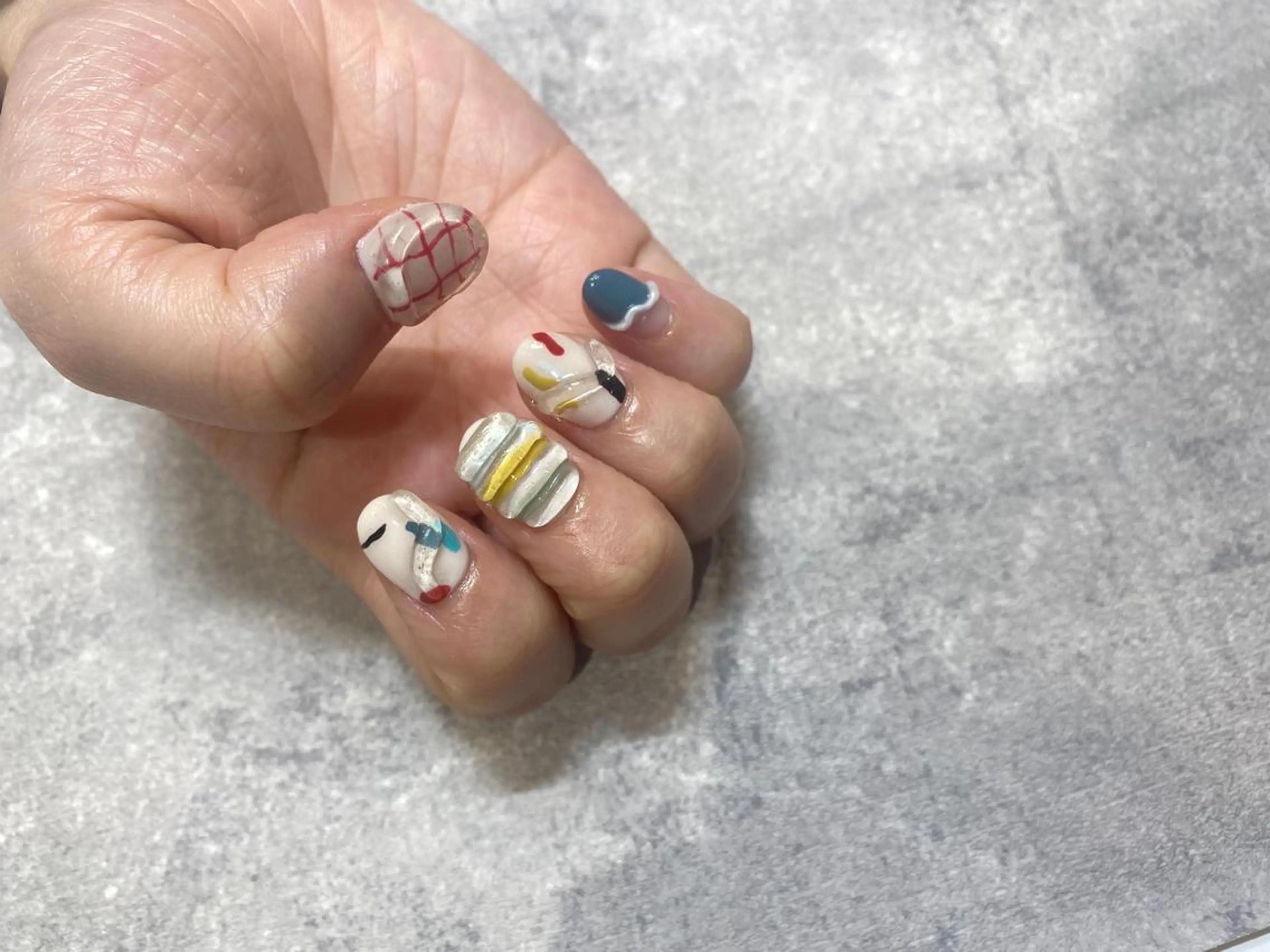 ネイル ハンドネイル NINEnami ニュアンスネイルのネイルデザイン