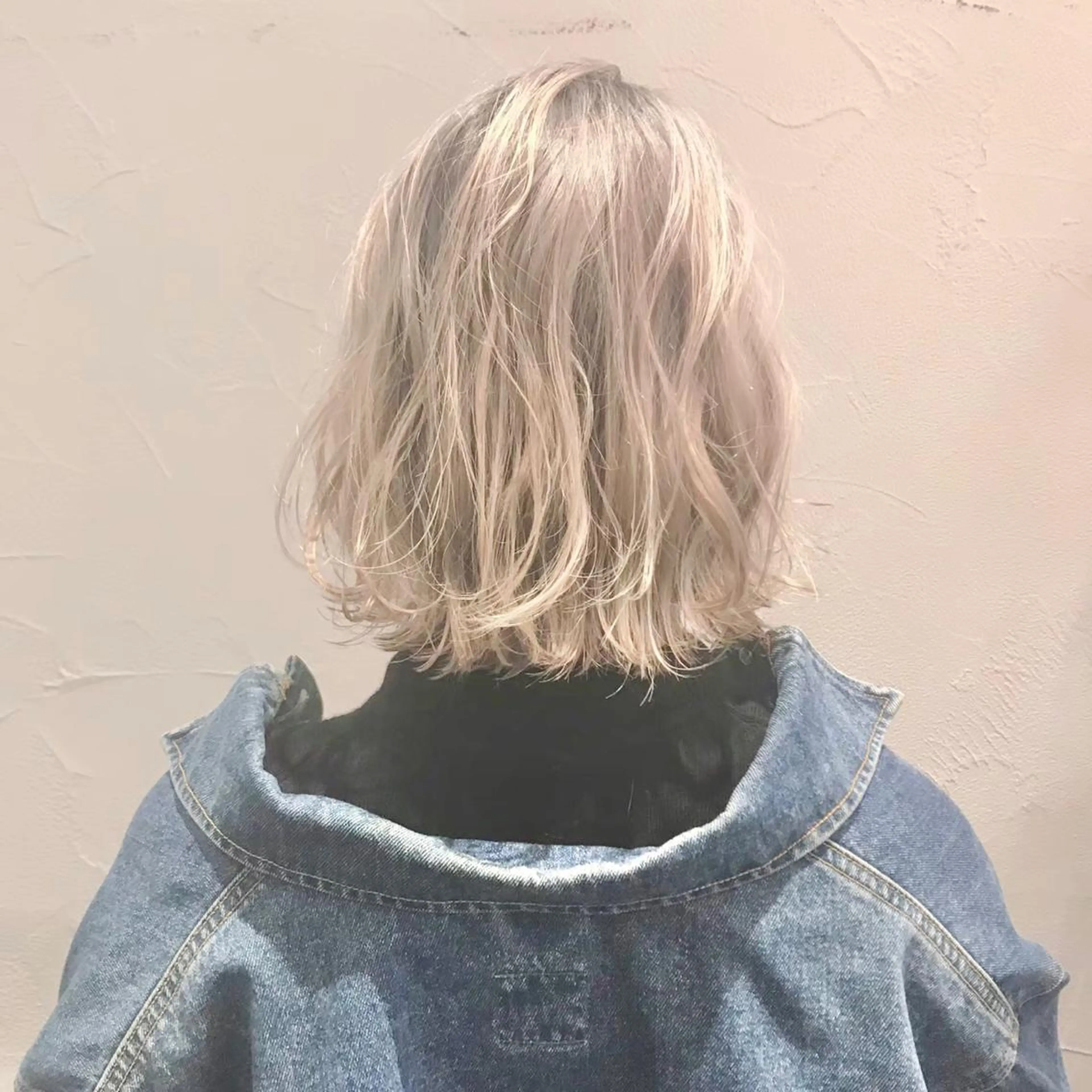 ミディアム カラー ベージュカラー ホワイトベージュ 藤井 貴美子のヘアスタイル